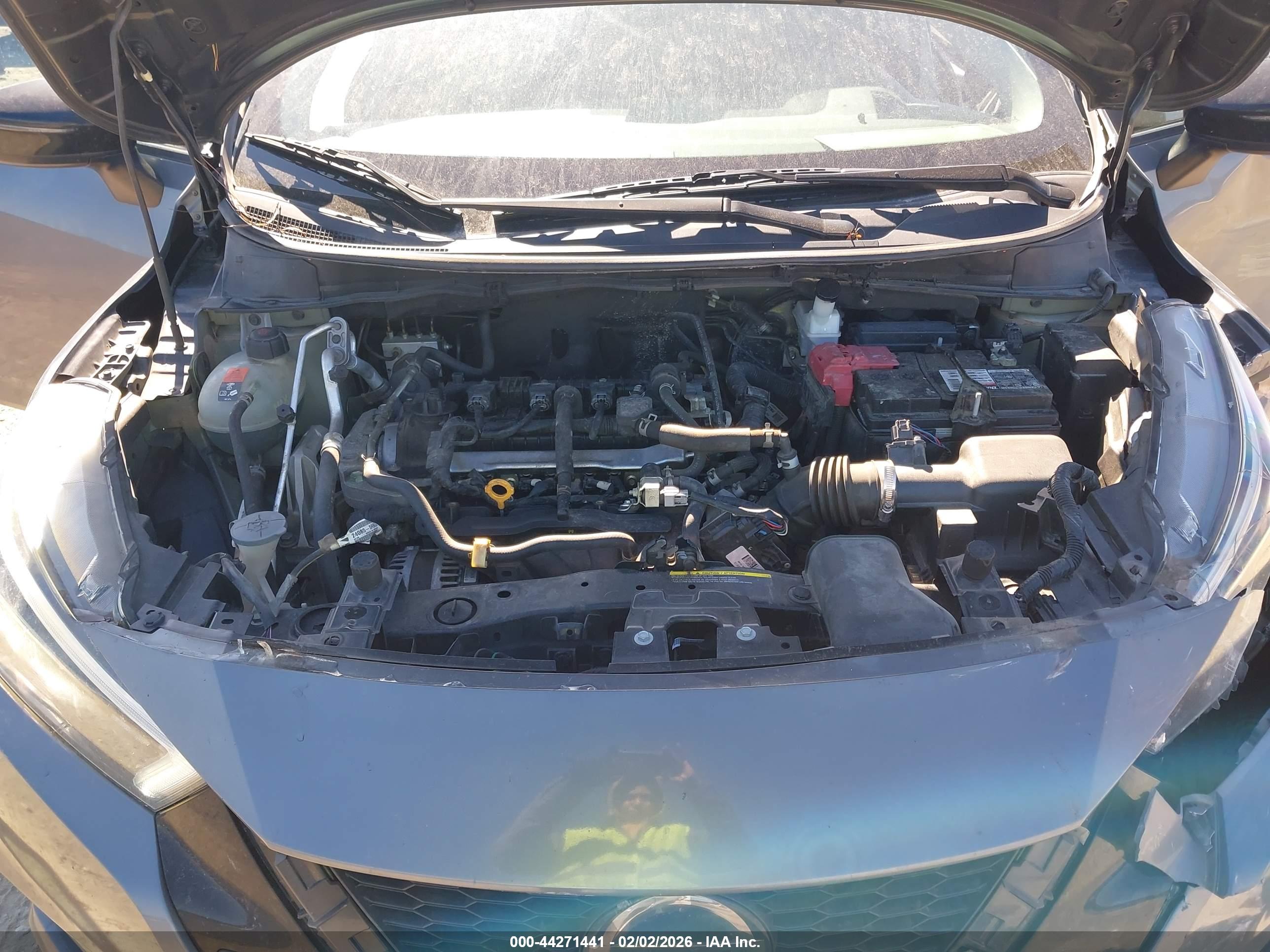 NISSAN VERSA image 10