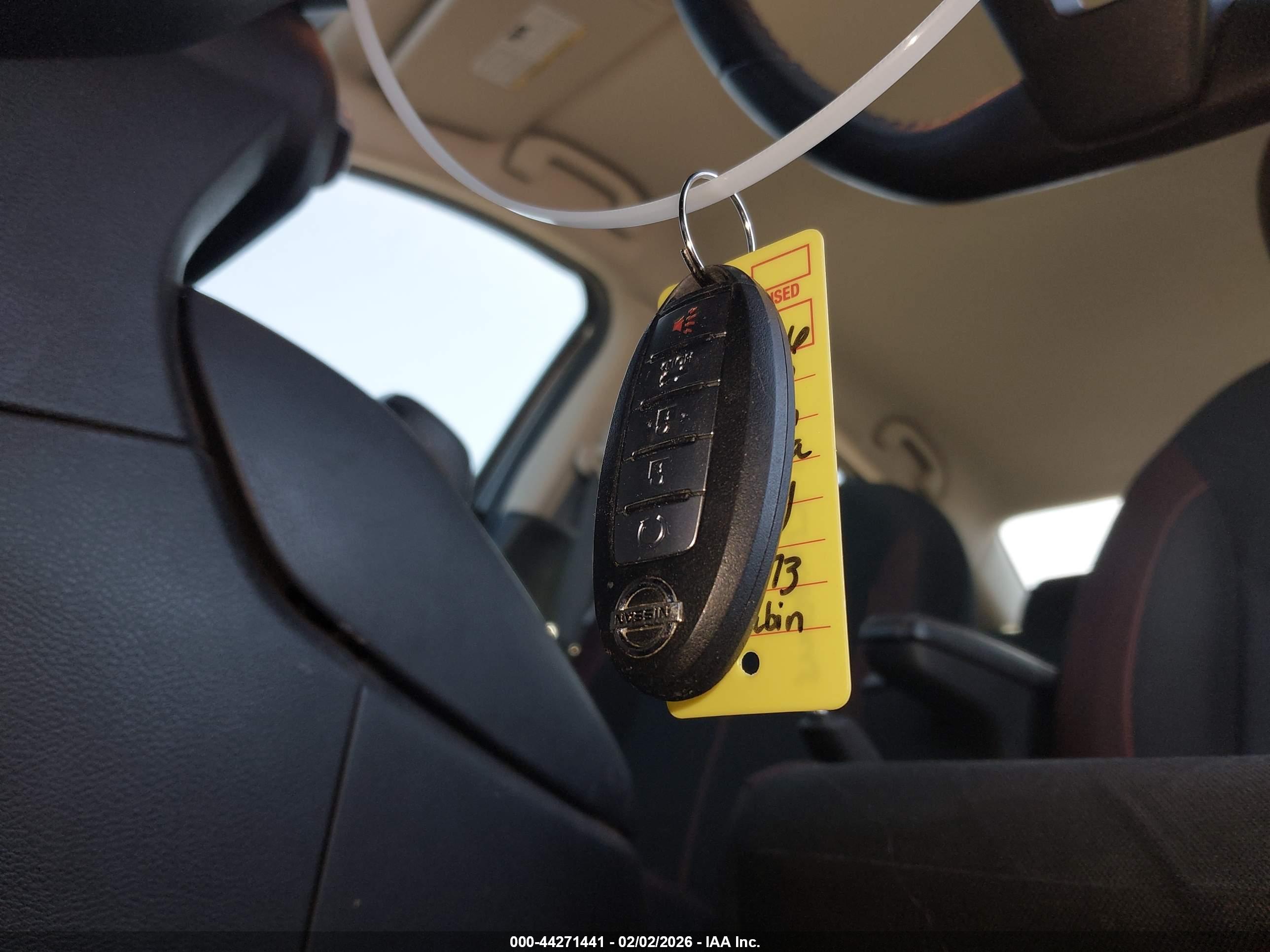 NISSAN VERSA image 11