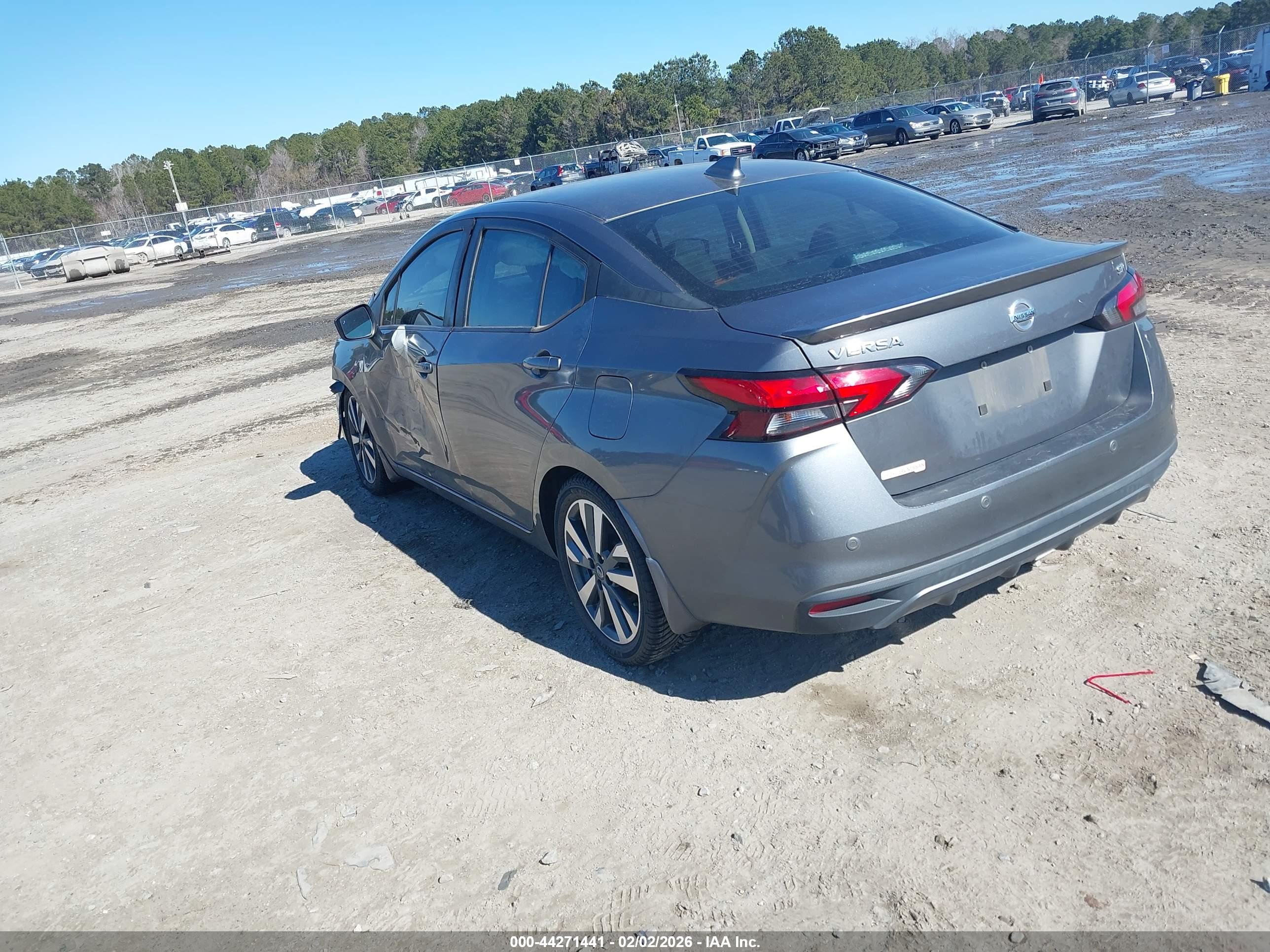 NISSAN VERSA image 3