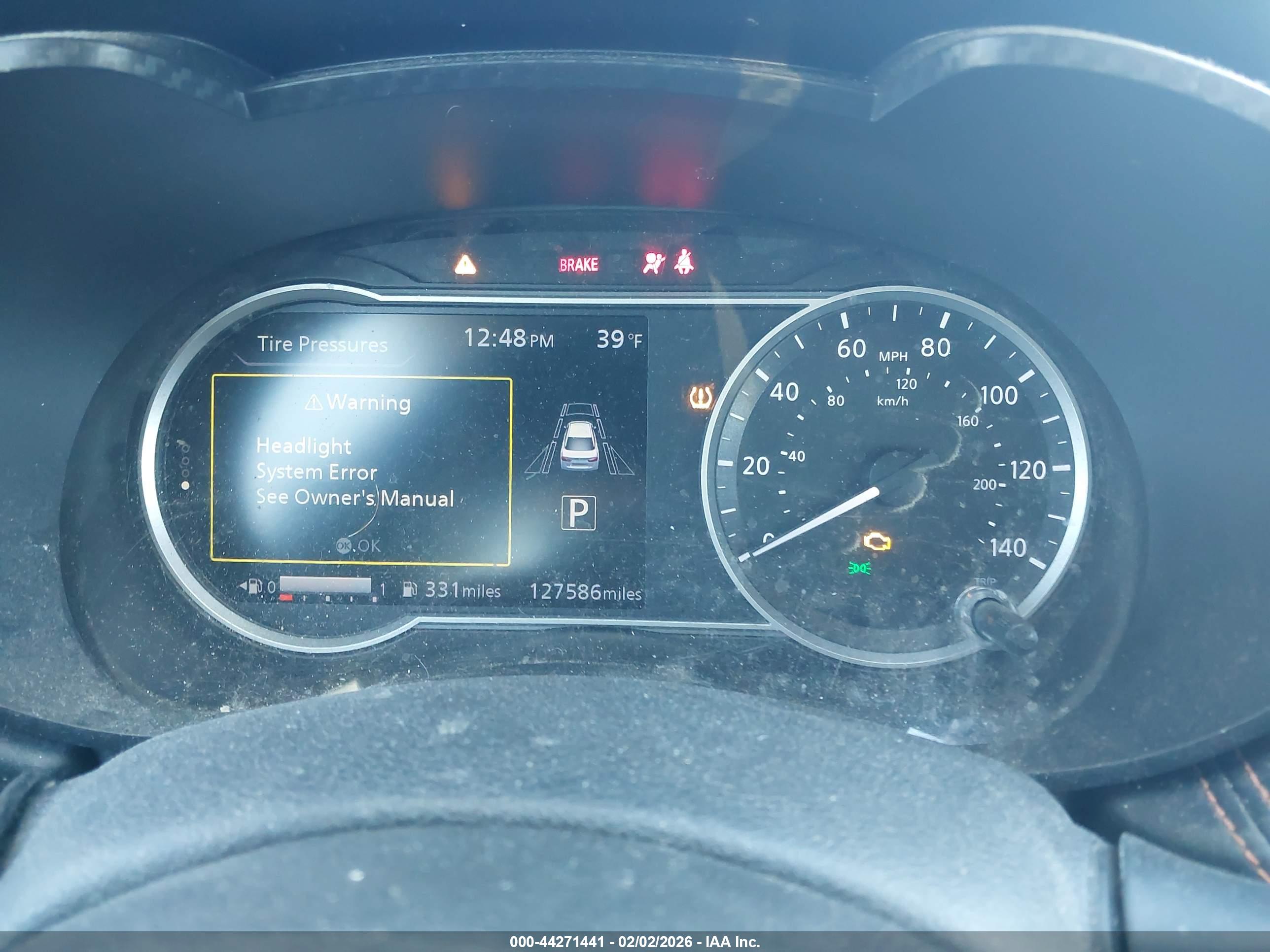 NISSAN VERSA image 7