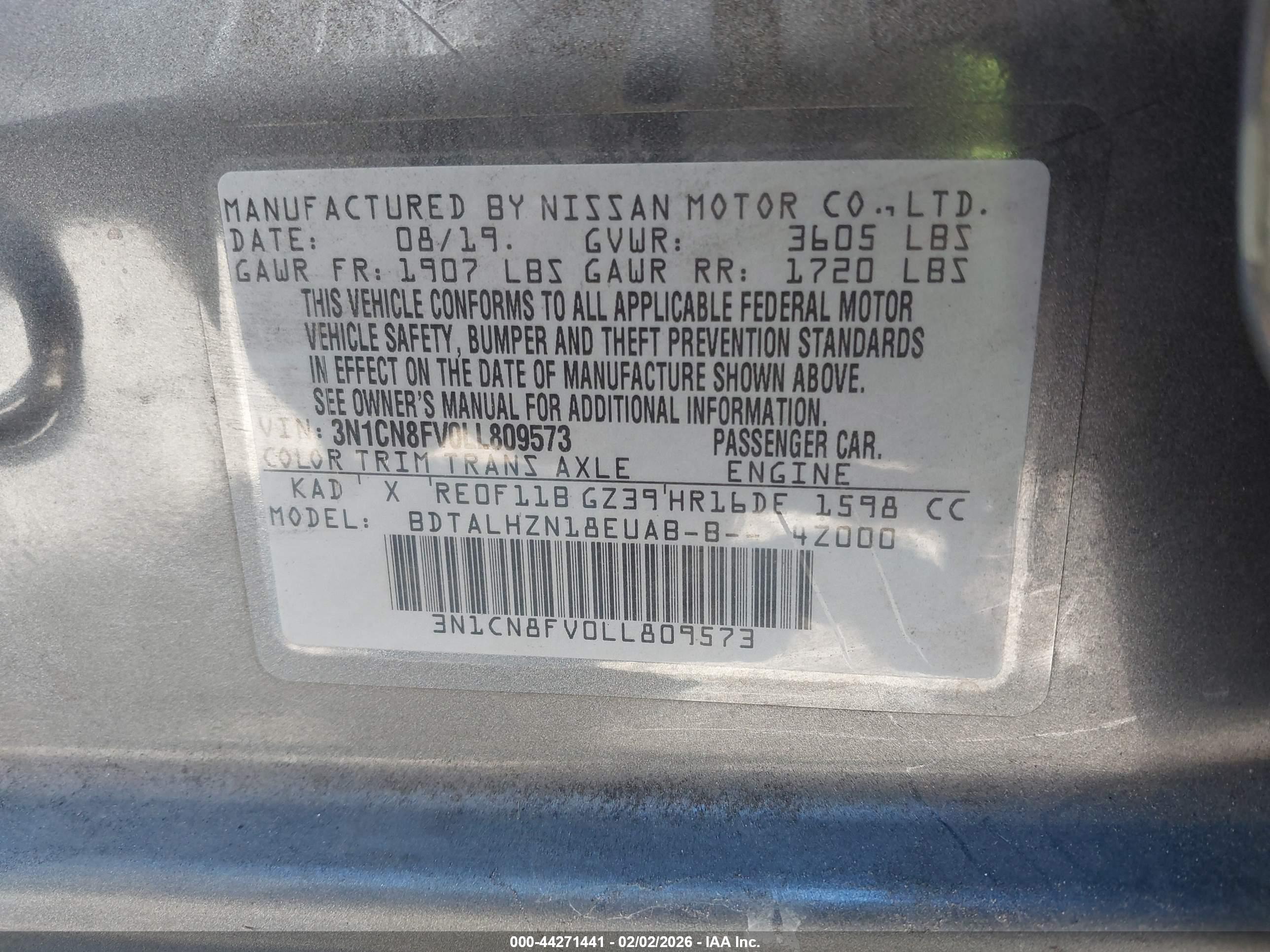 NISSAN VERSA image 9