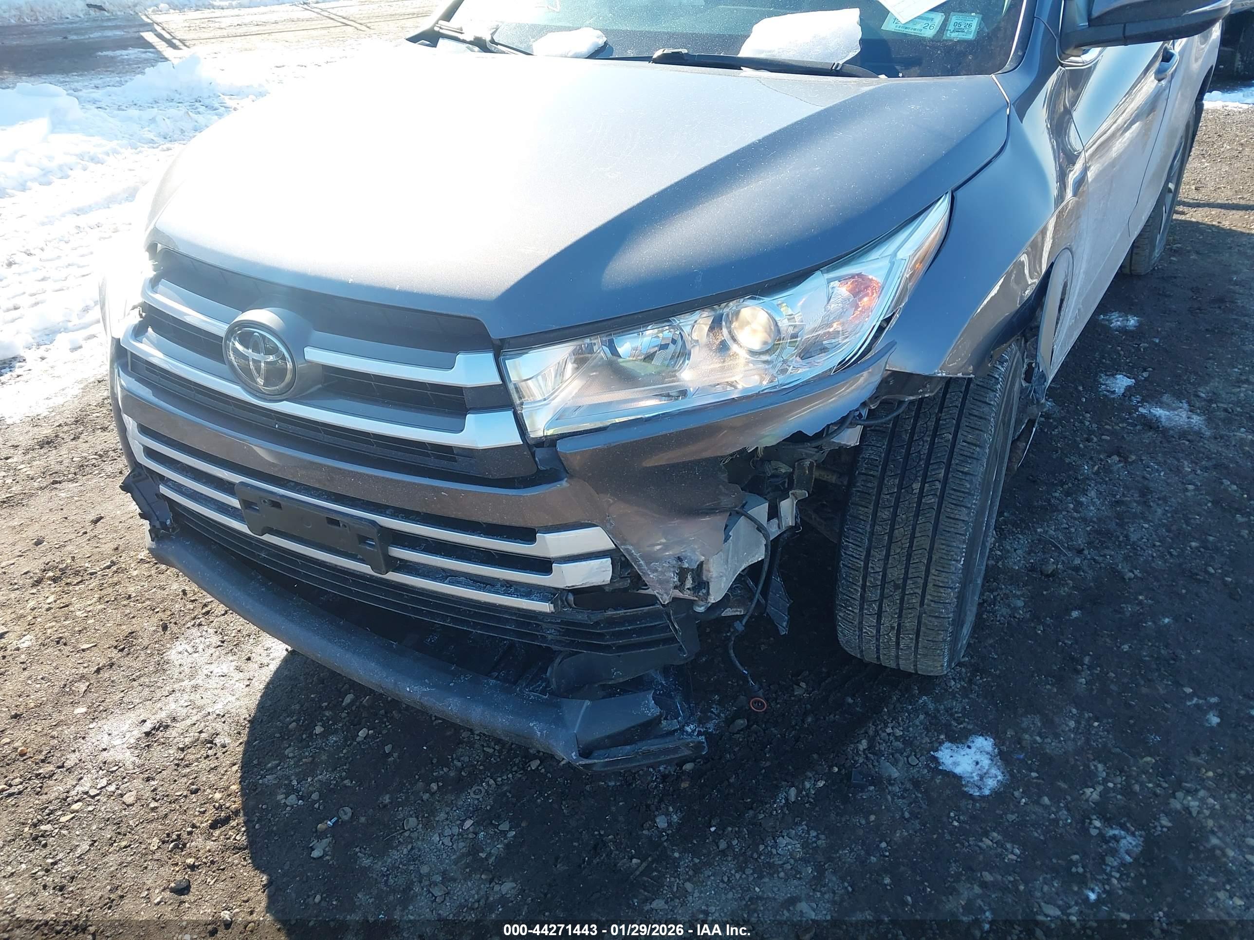 TOYOTA HIGHLANDER image 6