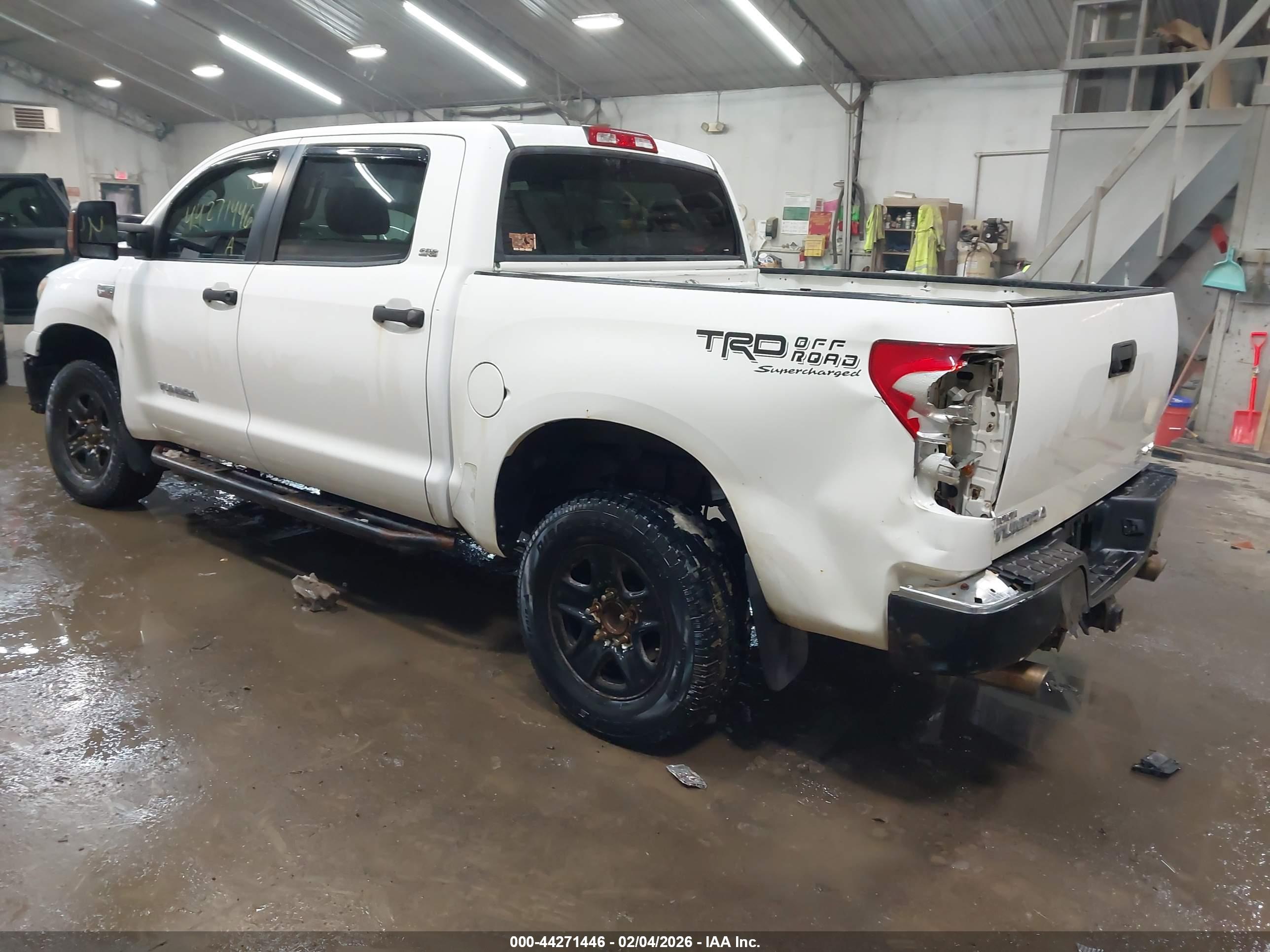 TOYOTA TUNDRA image 3