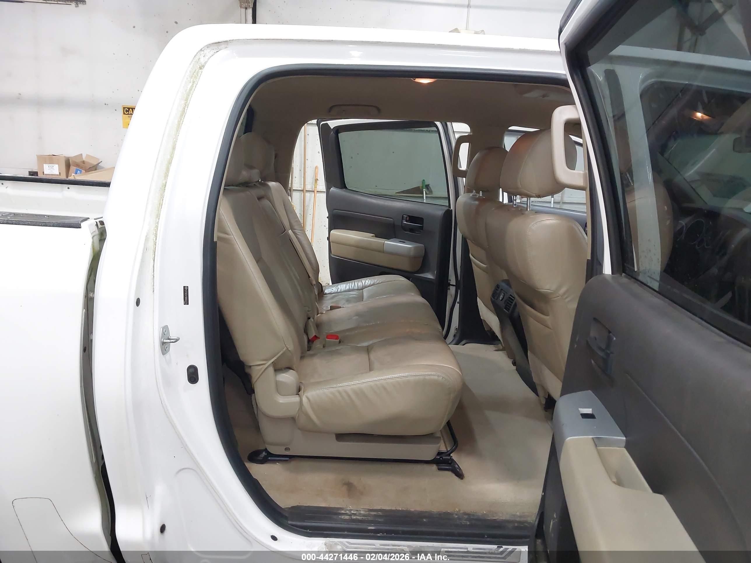 TOYOTA TUNDRA image 8