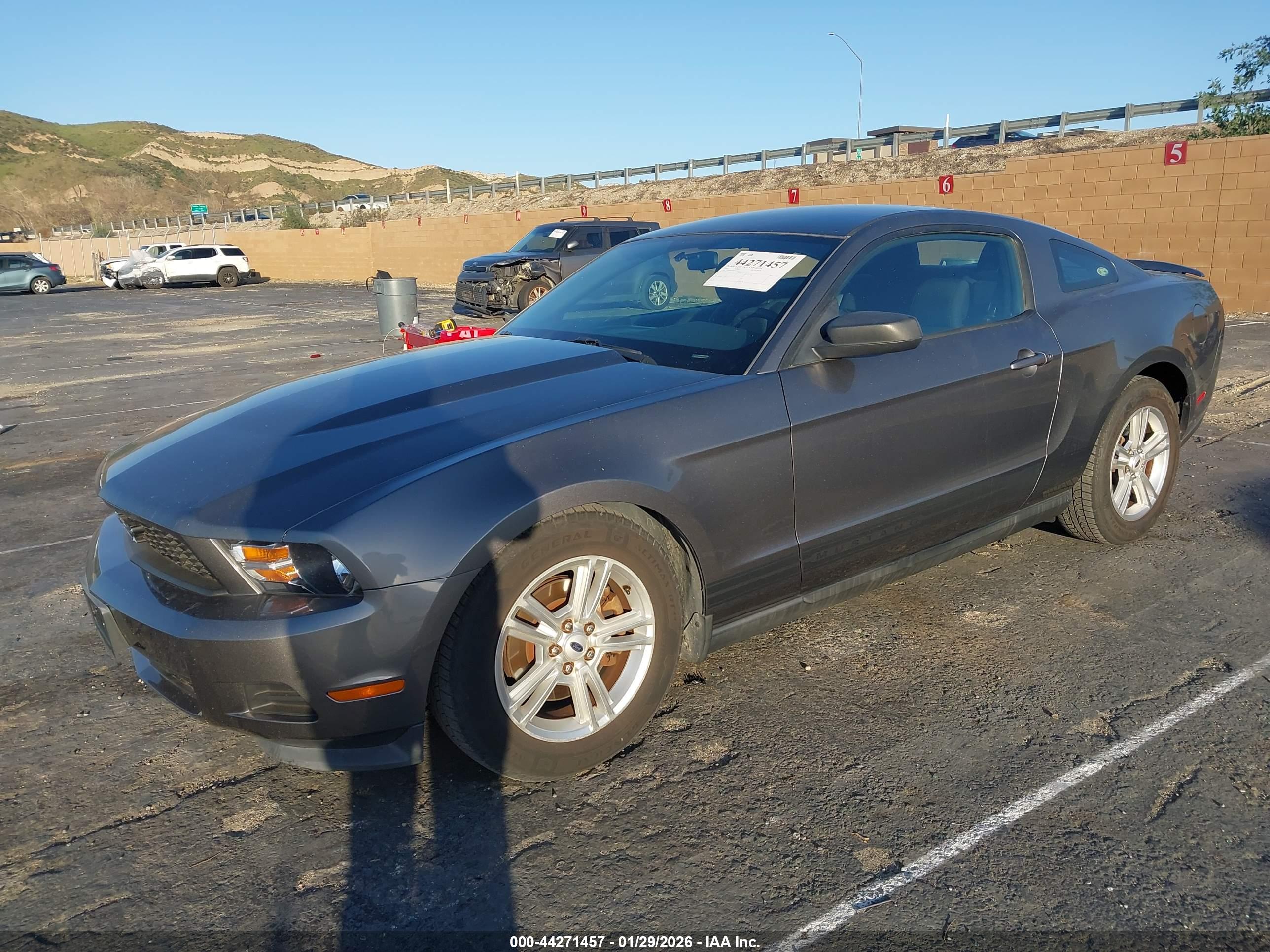 FORD MUSTANG image 2