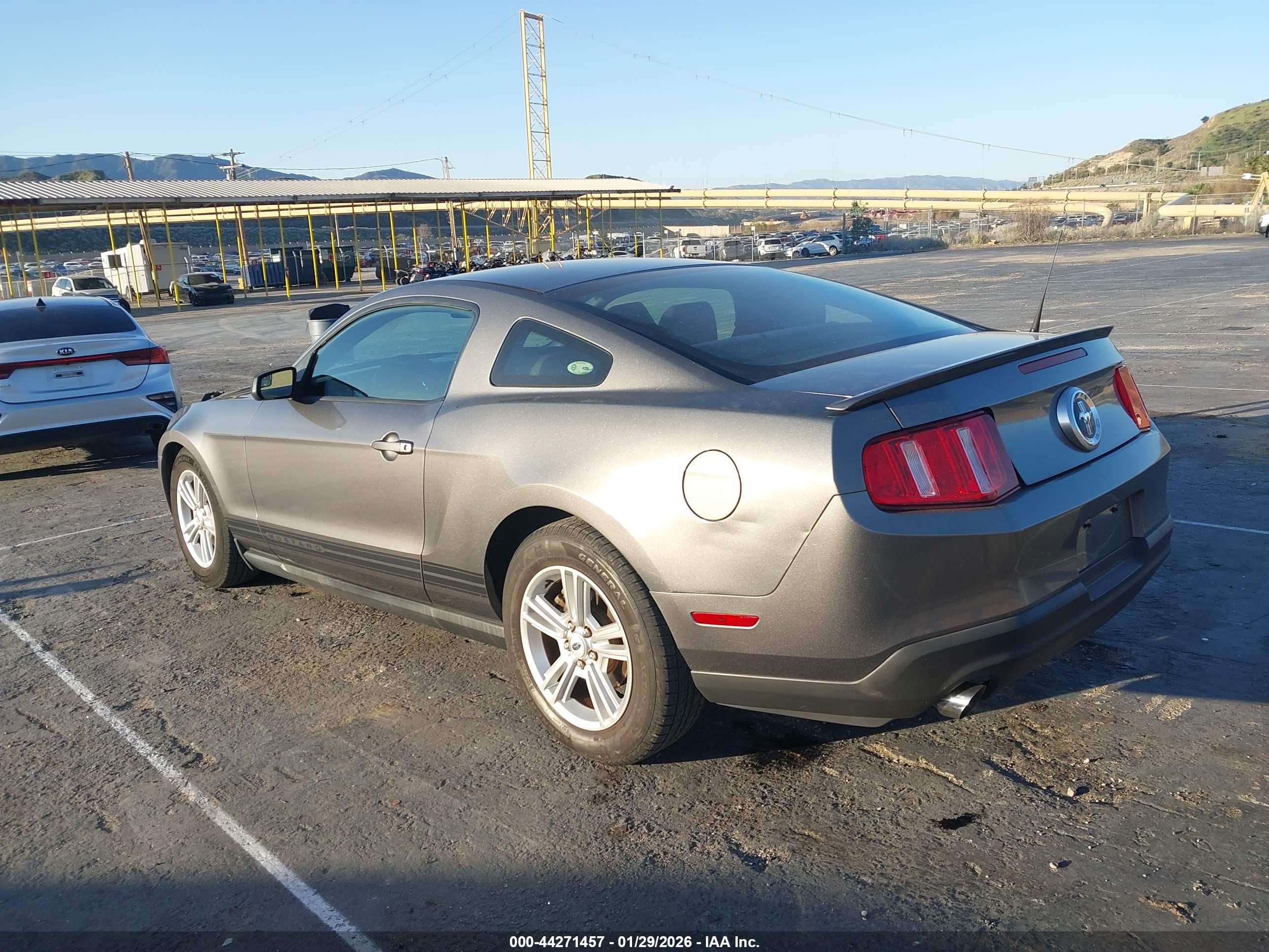 FORD MUSTANG image 3