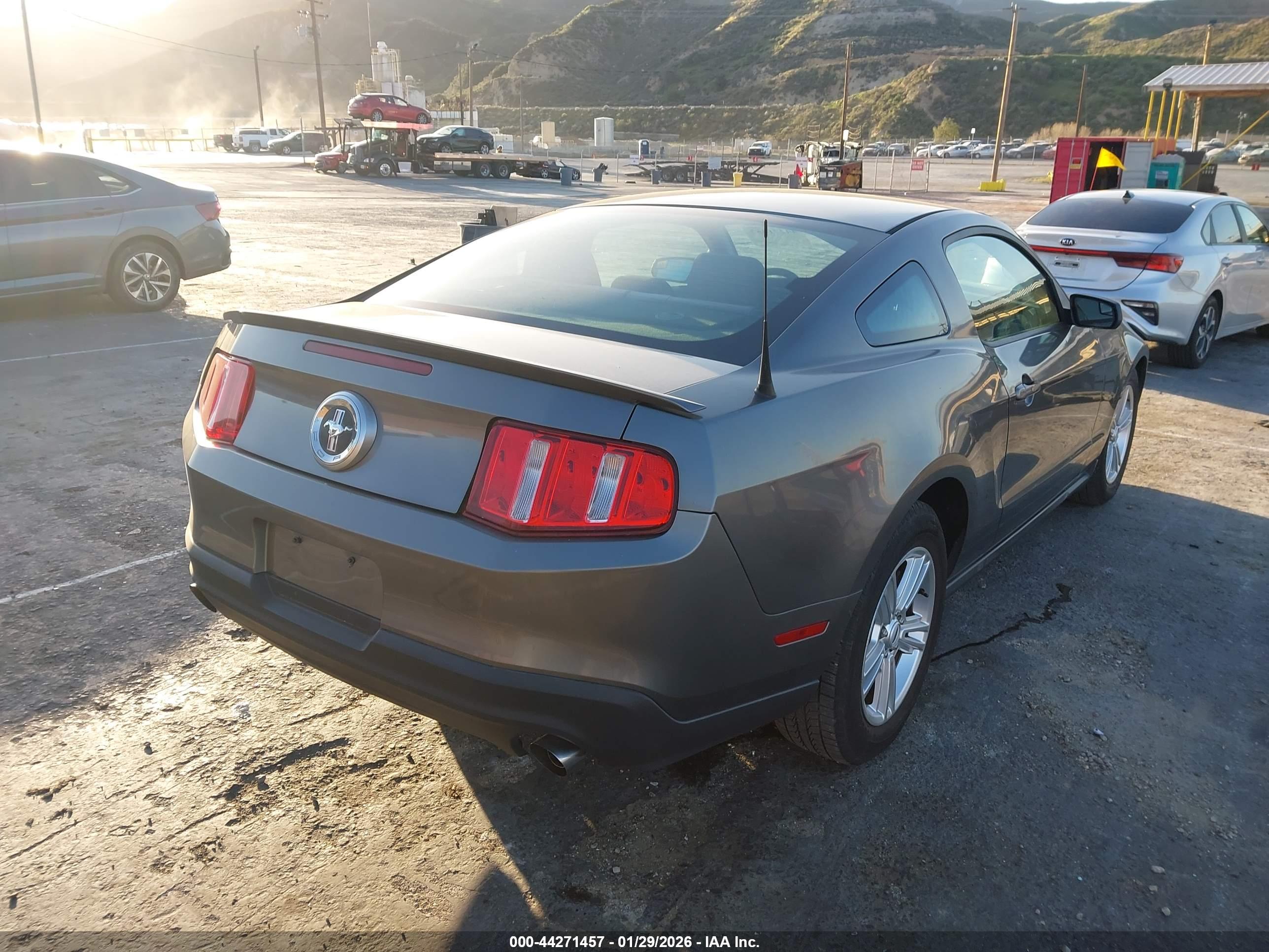 FORD MUSTANG image 4
