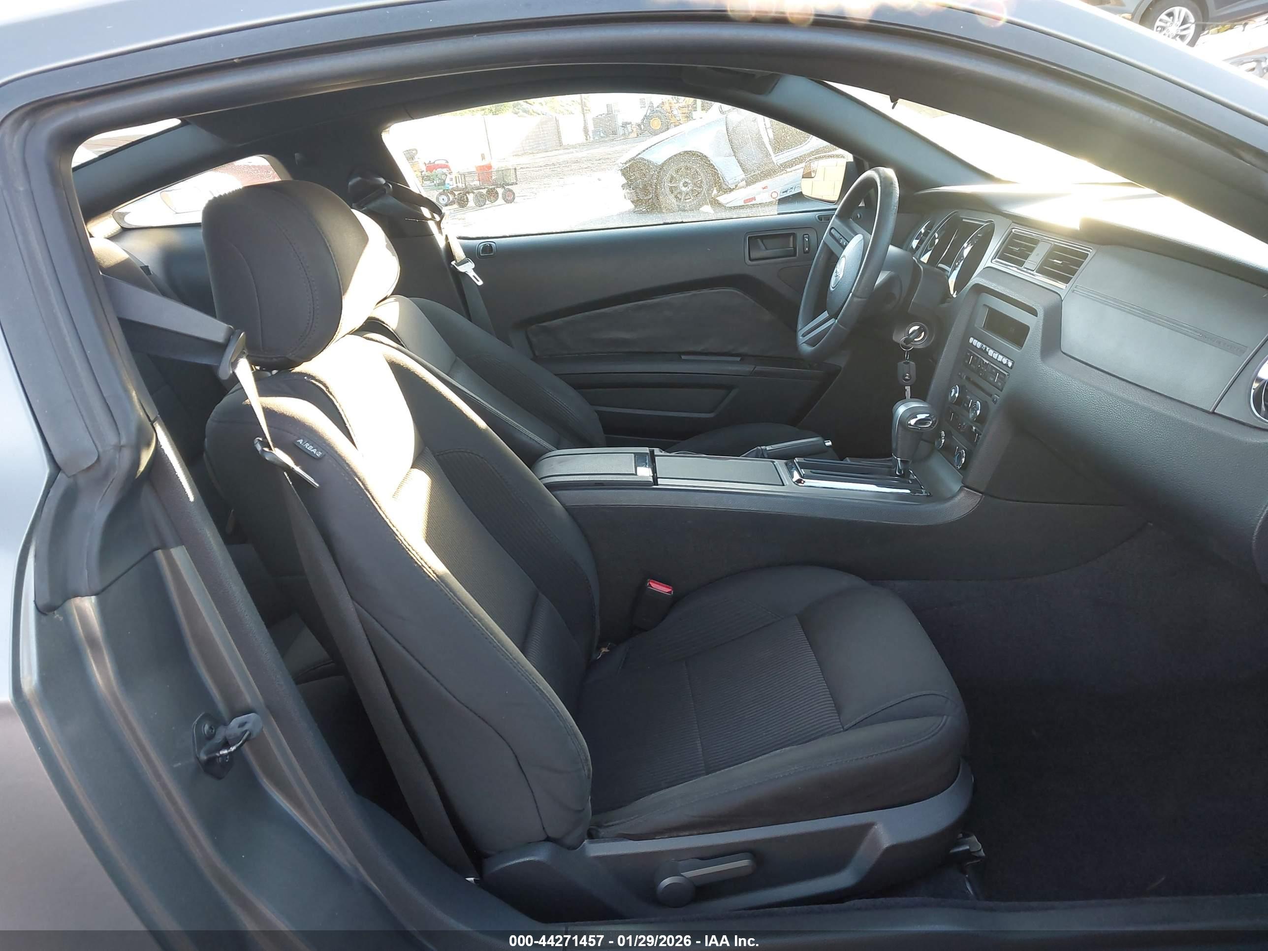 FORD MUSTANG image 5