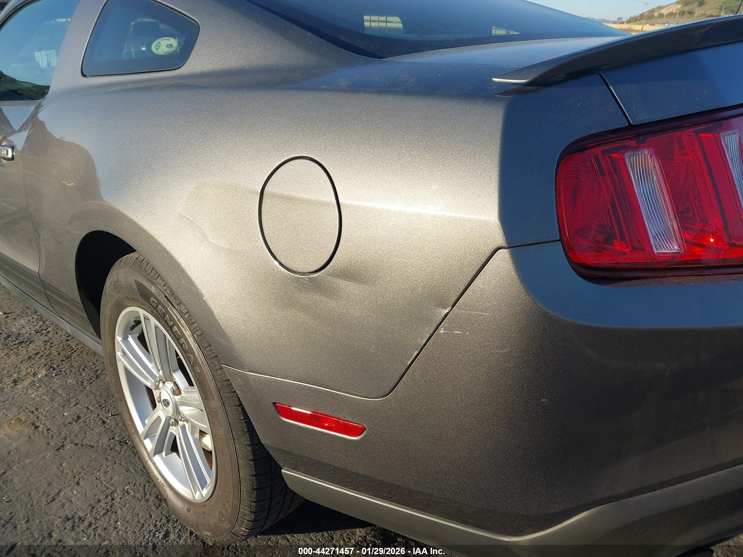 FORD MUSTANG image 6
