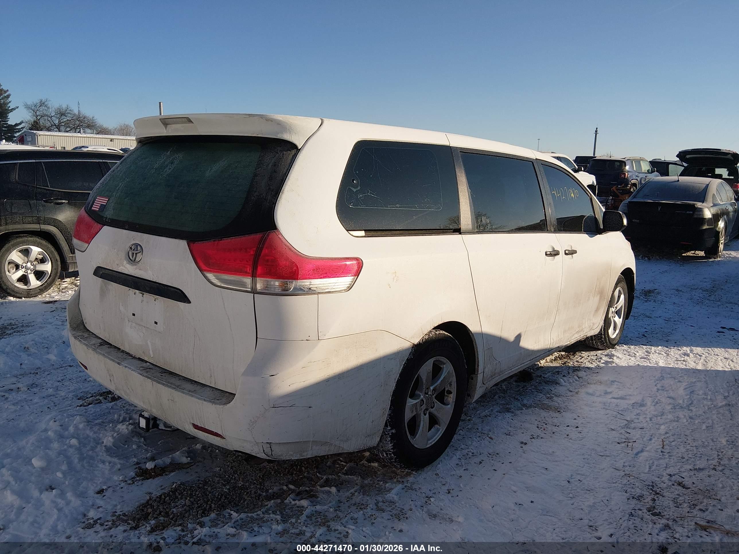 TOYOTA SIENNA image 4