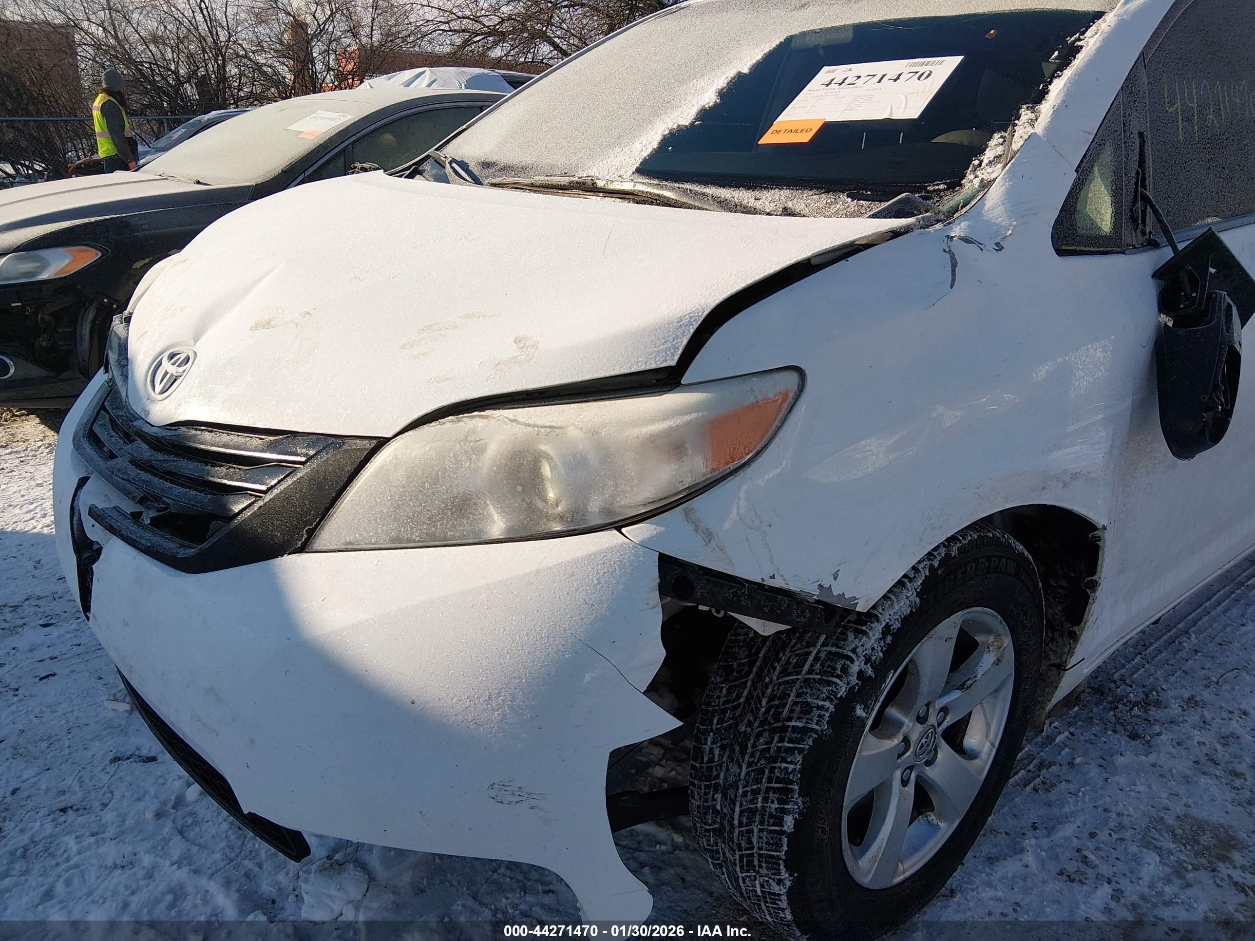 TOYOTA SIENNA image 6