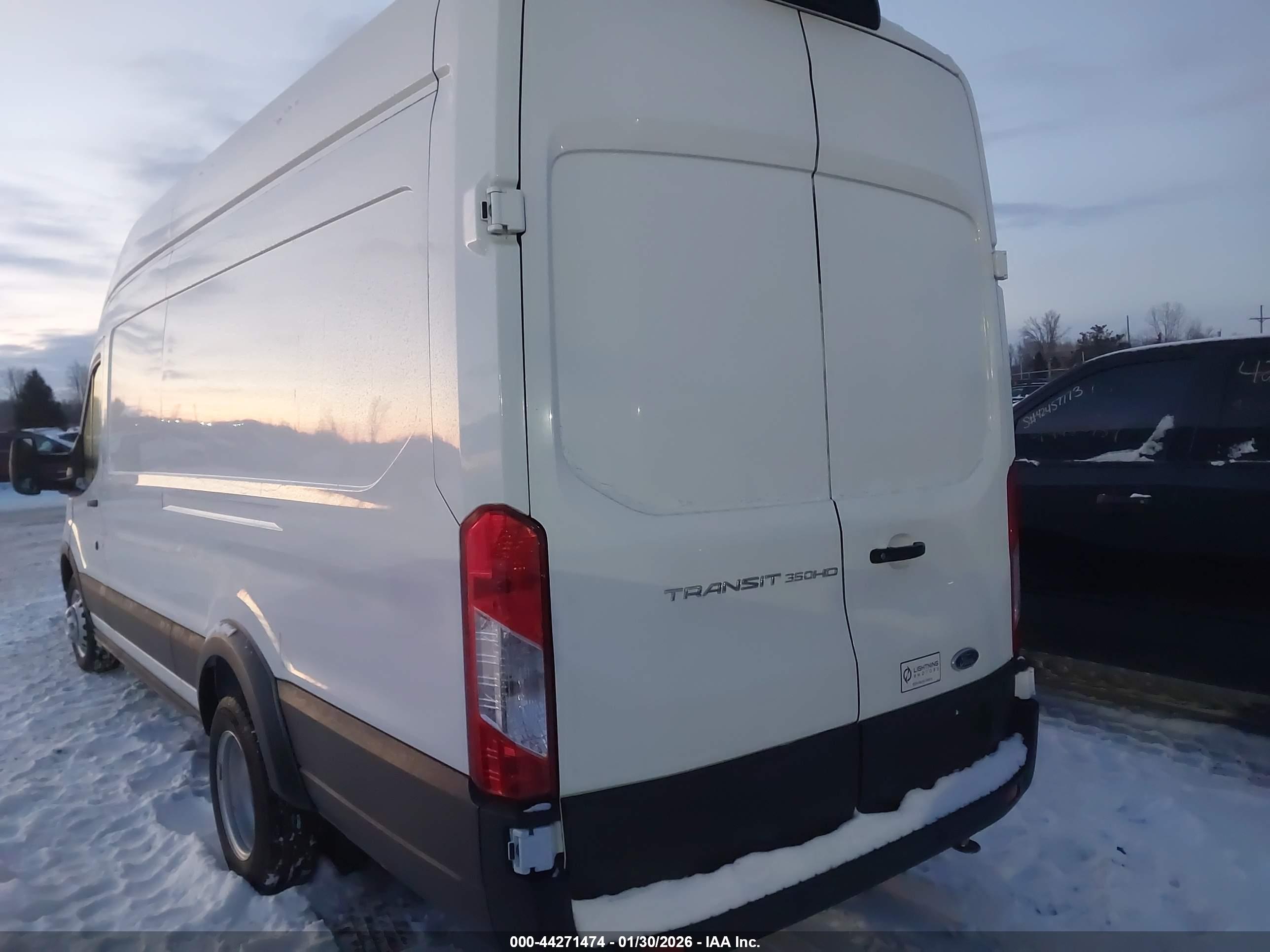 FORD TRANSIT-350 image 3