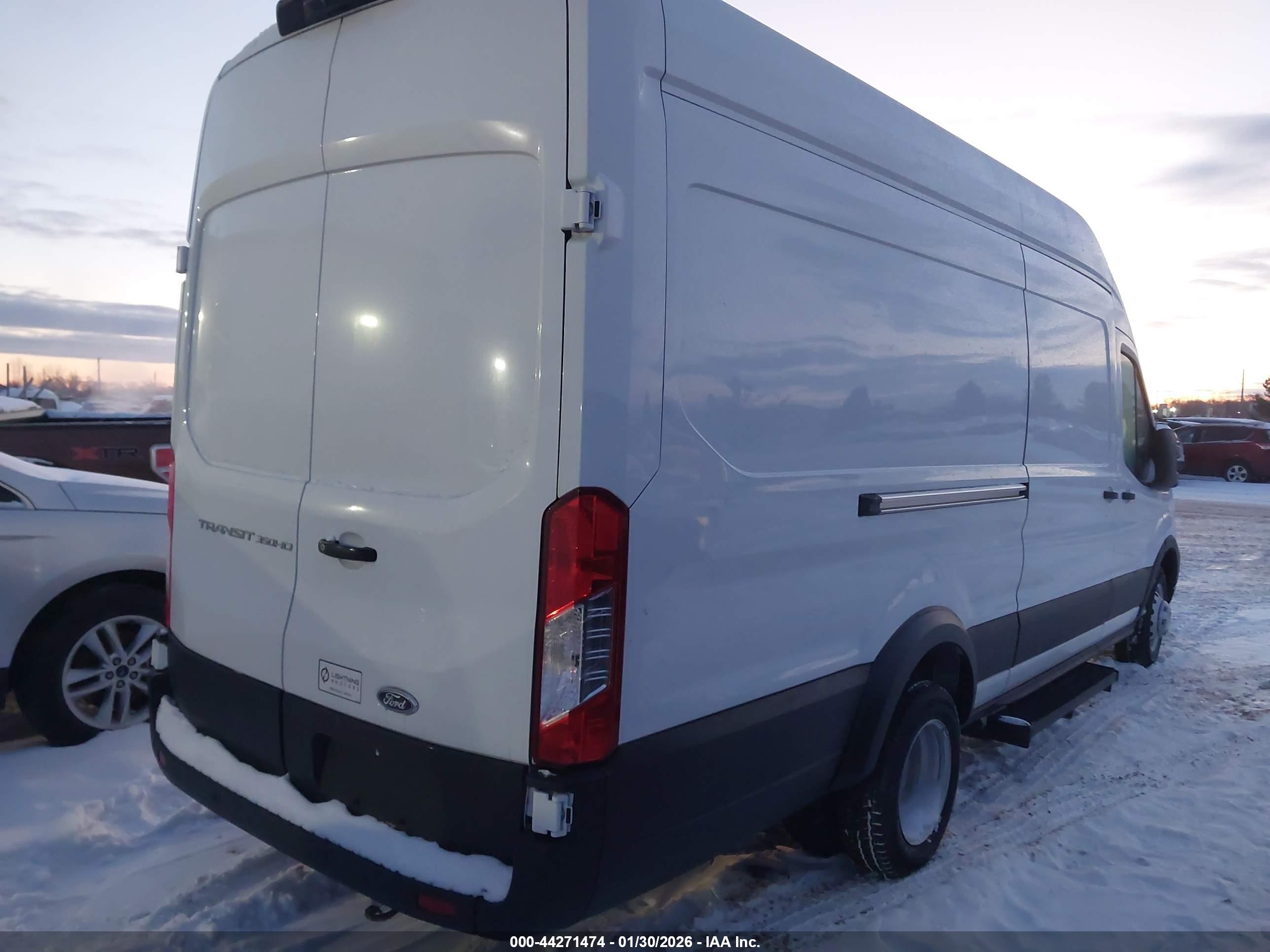 FORD TRANSIT-350 image 4
