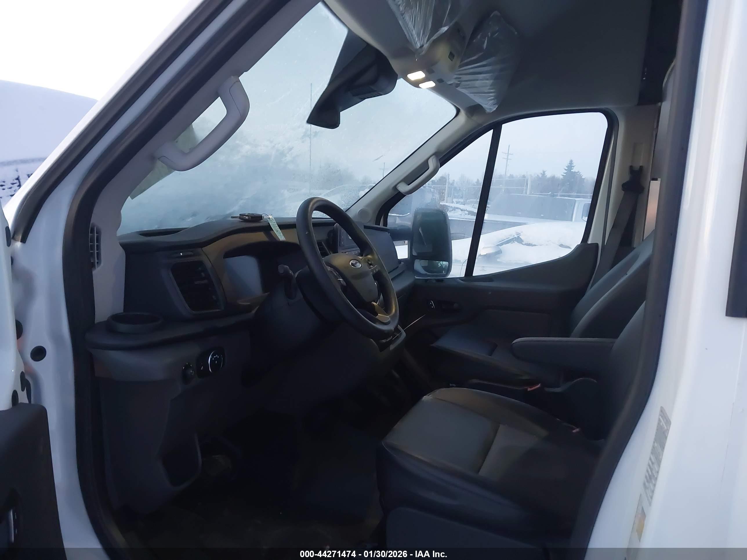 FORD TRANSIT-350 image 7