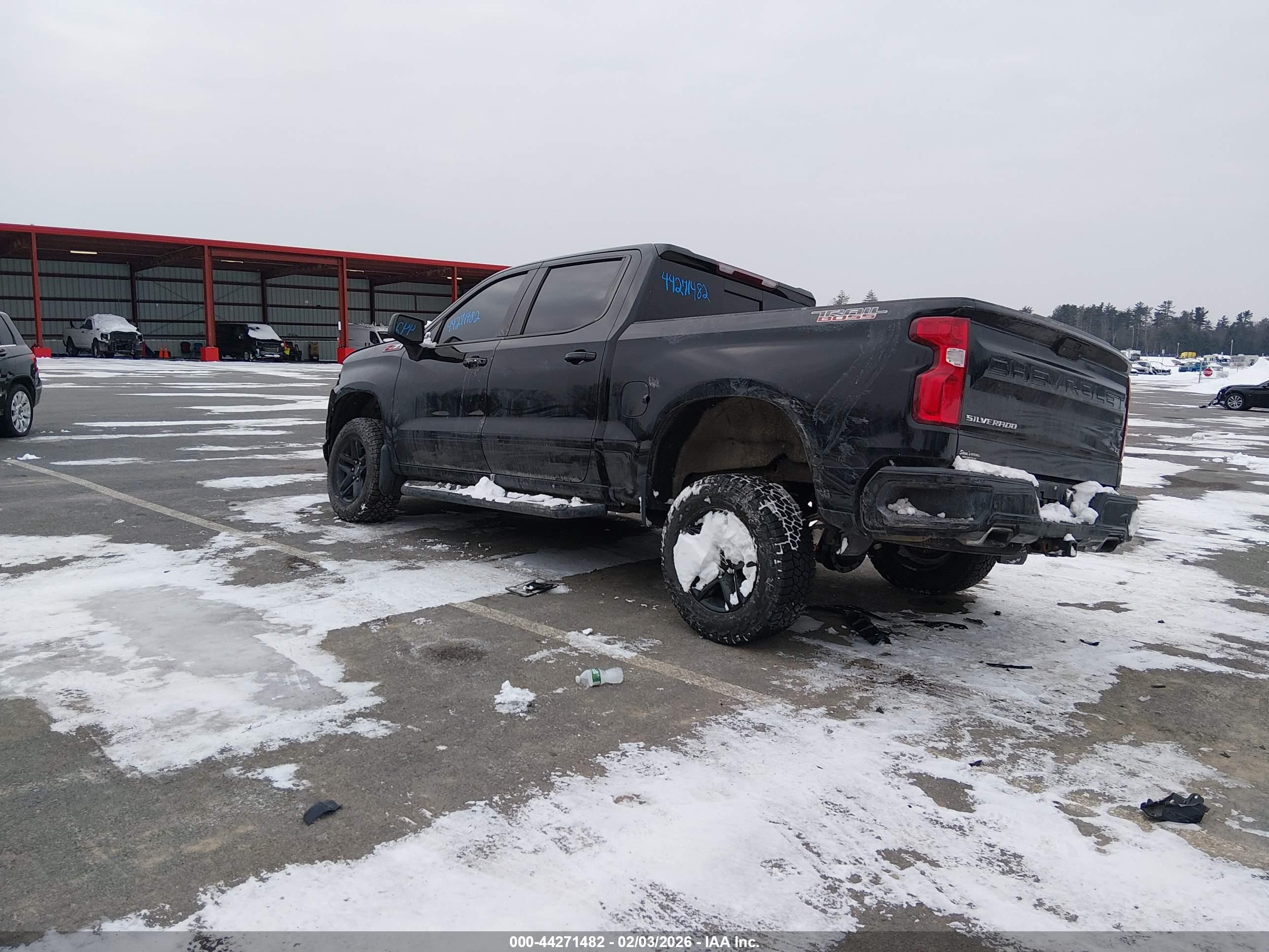 CHEVROLET SILVERADO image 3