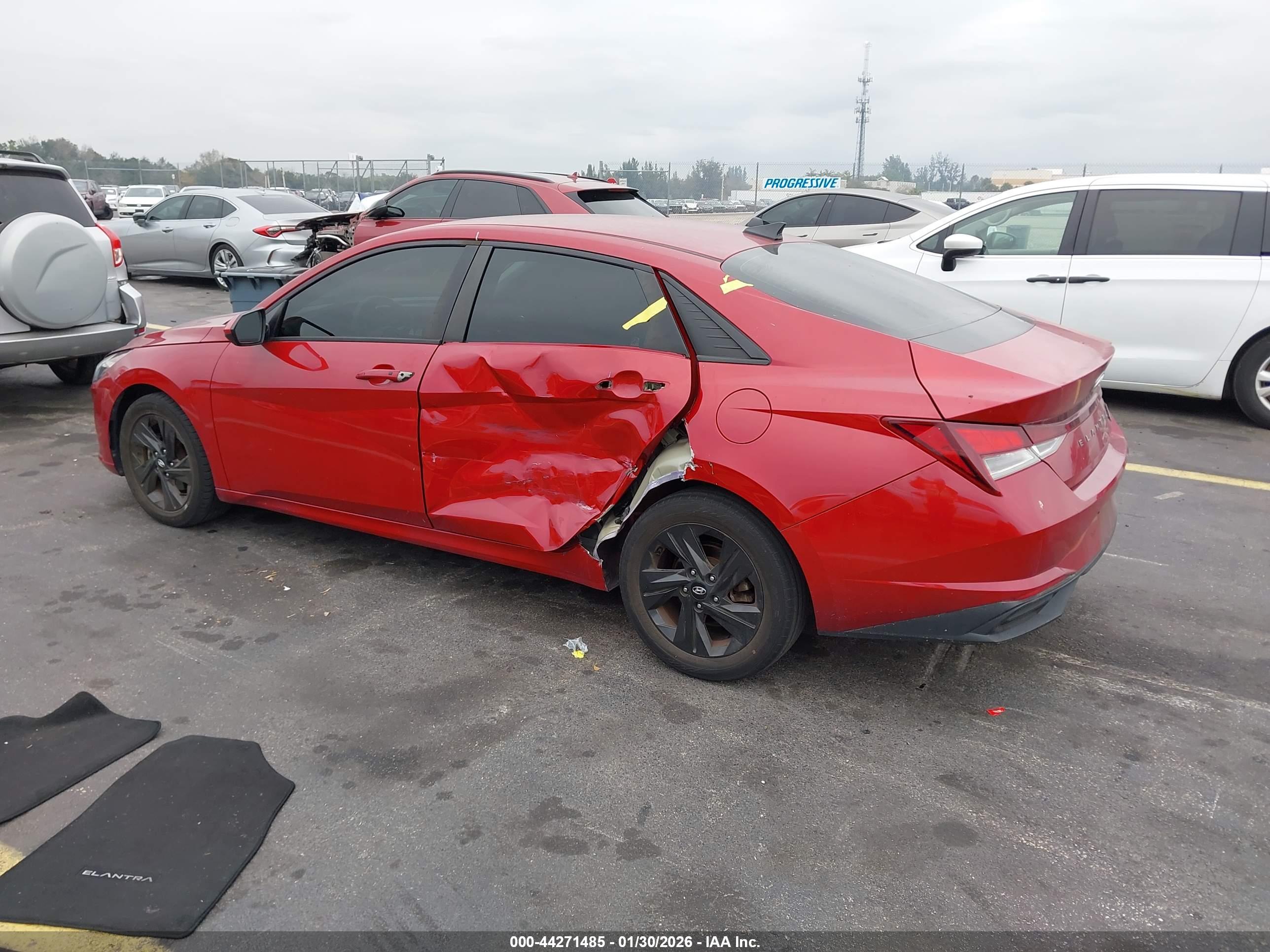 HYUNDAI ELANTRA image 3
