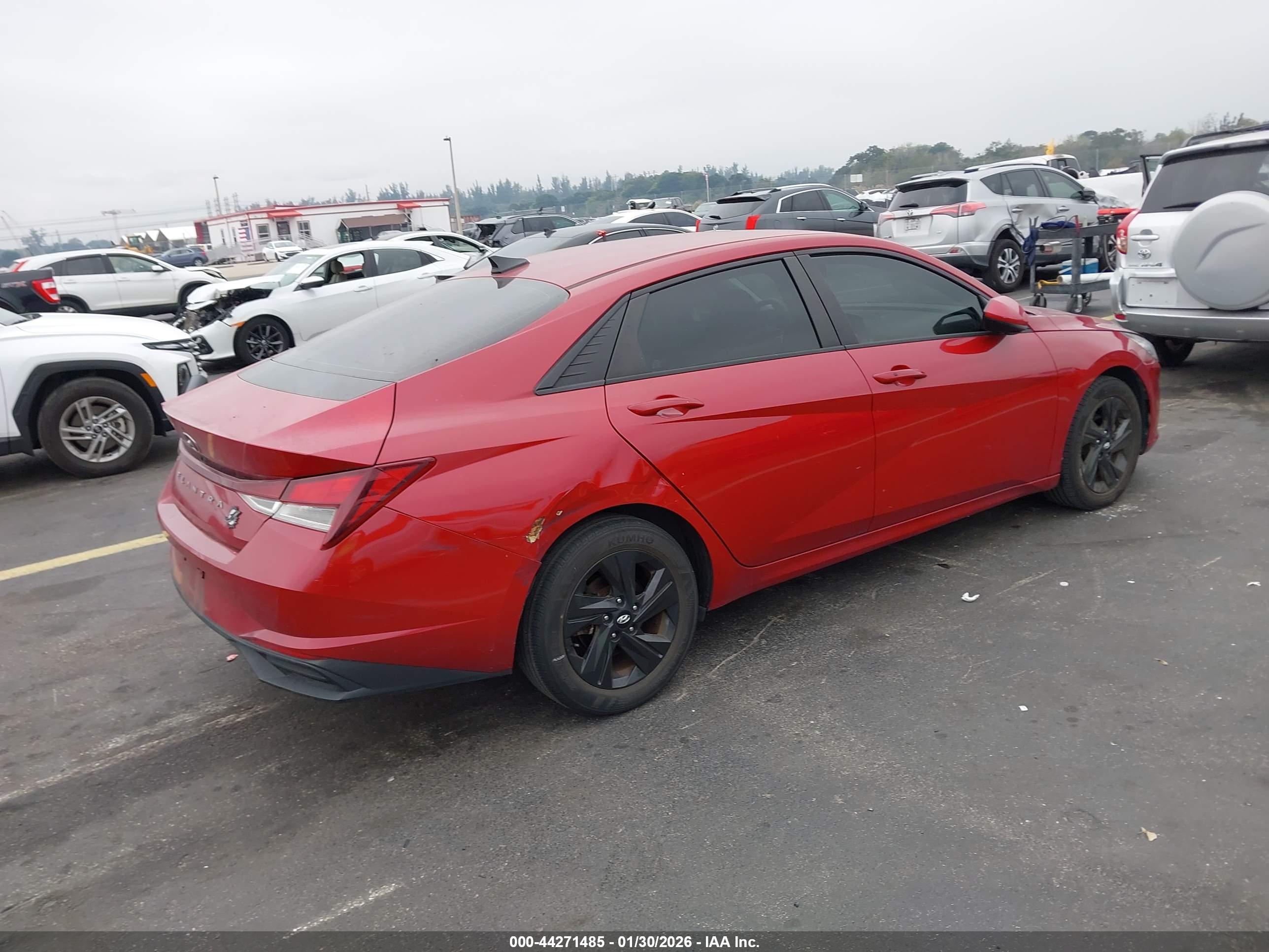 HYUNDAI ELANTRA image 4