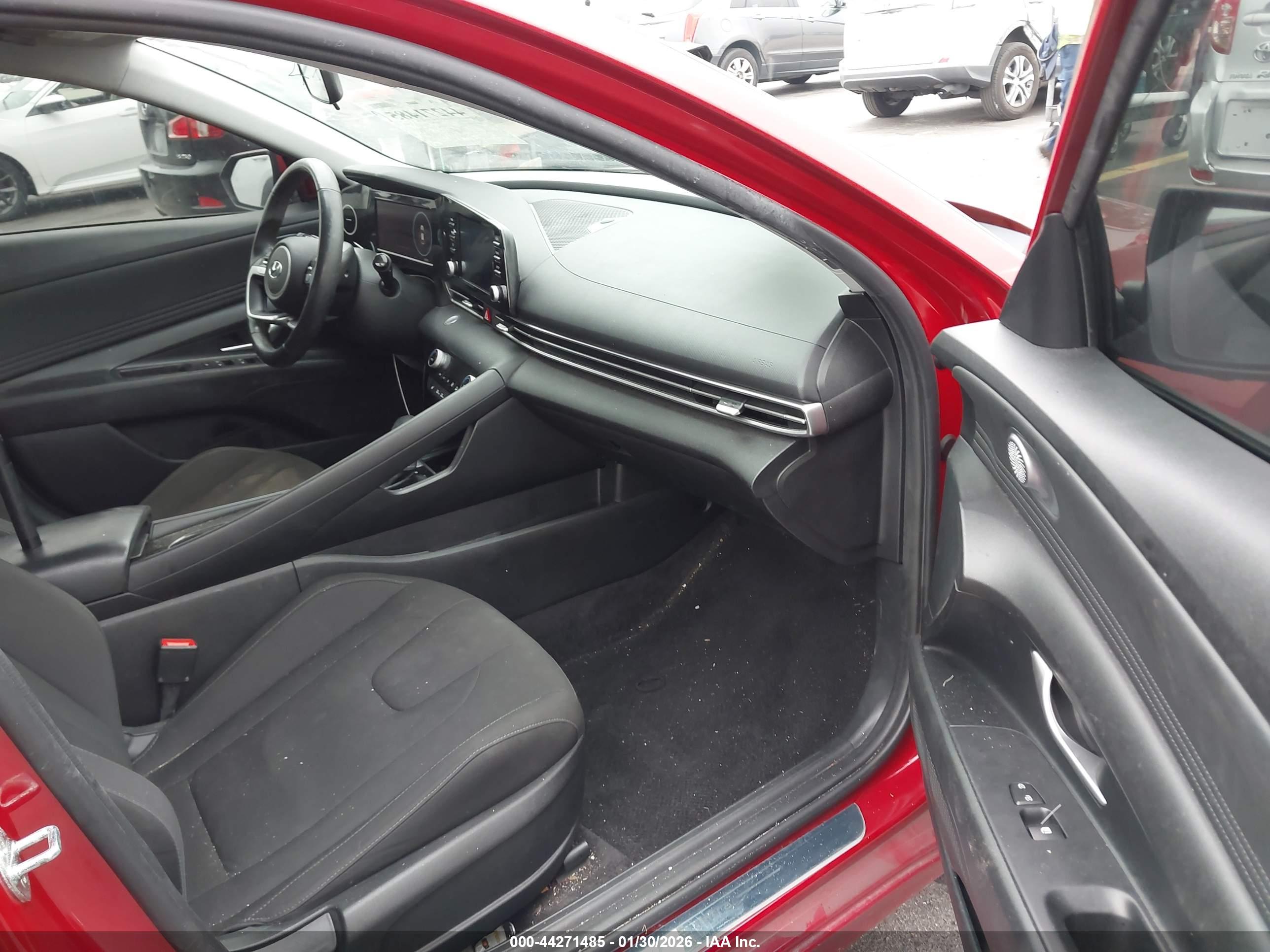 HYUNDAI ELANTRA image 5