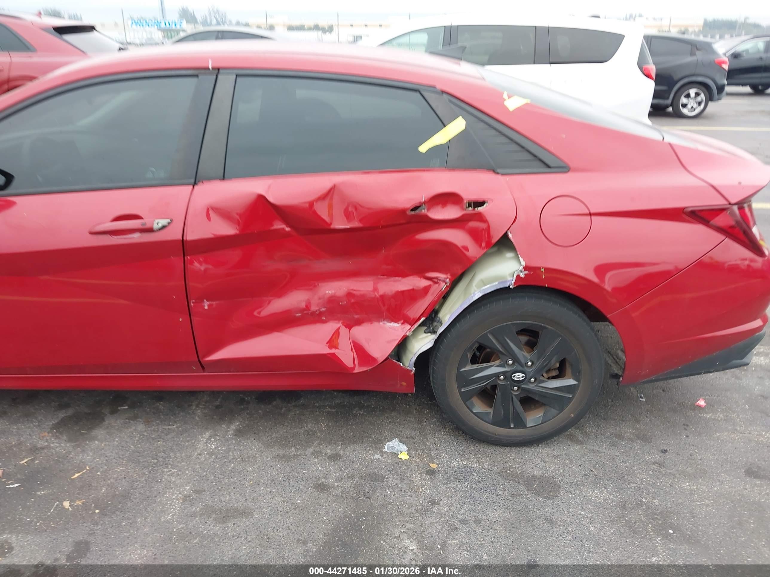 HYUNDAI ELANTRA image 6