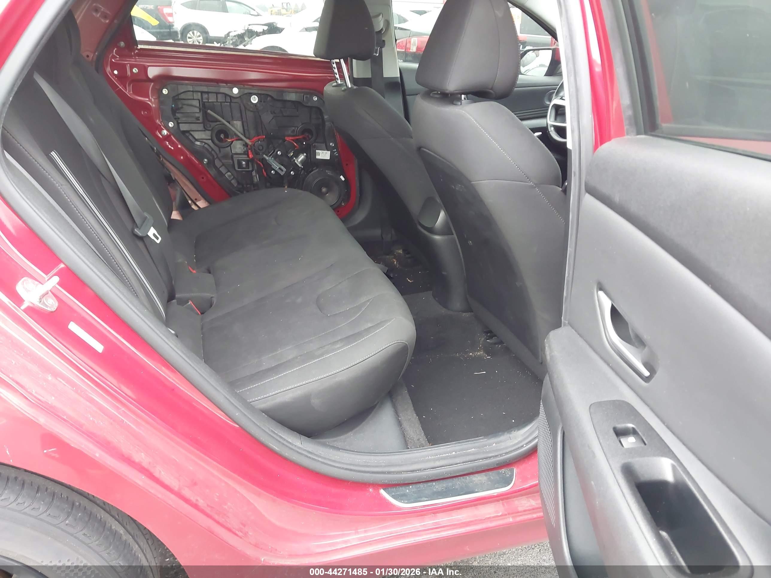 HYUNDAI ELANTRA image 8