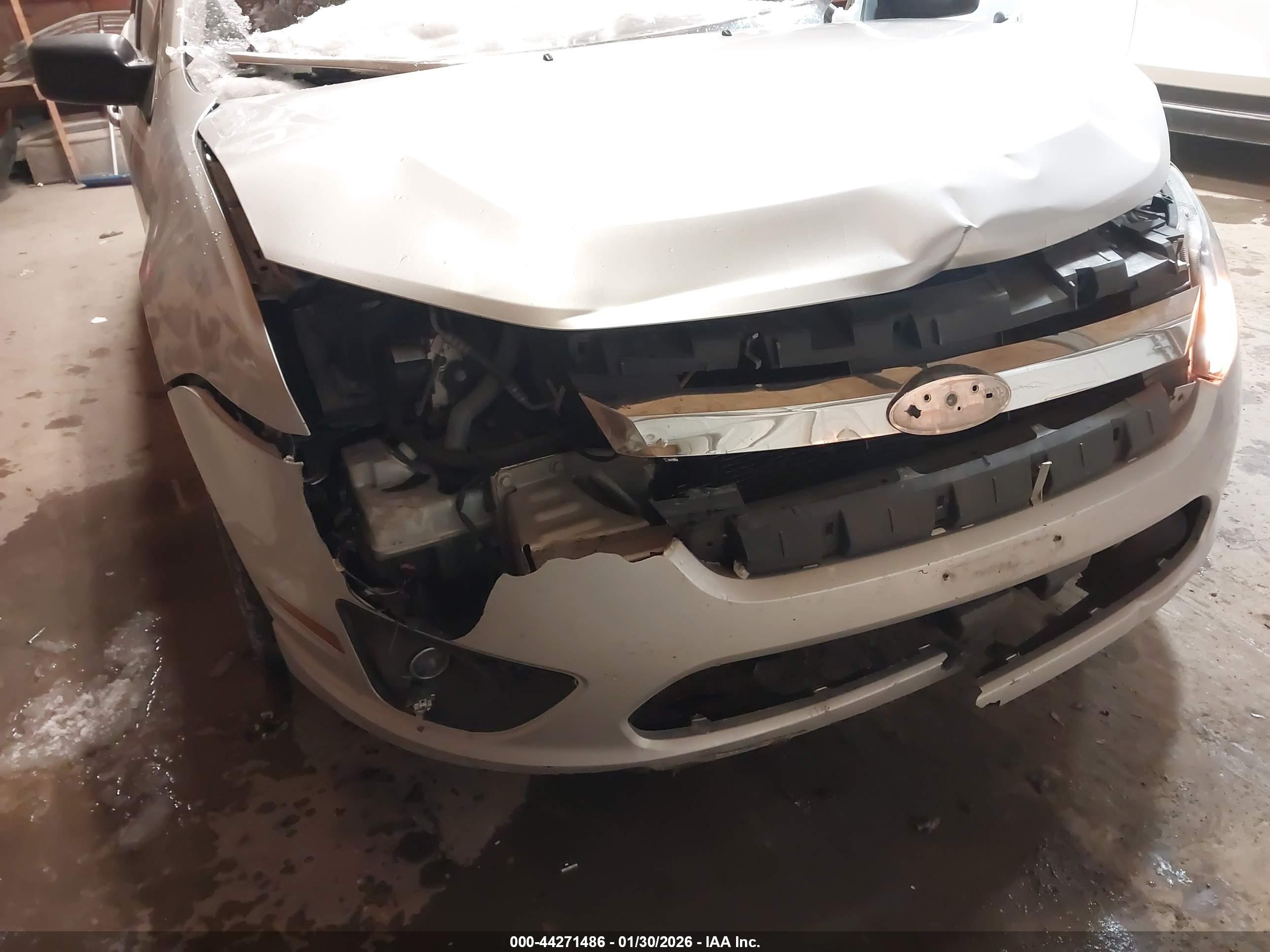 FORD FUSION image 6