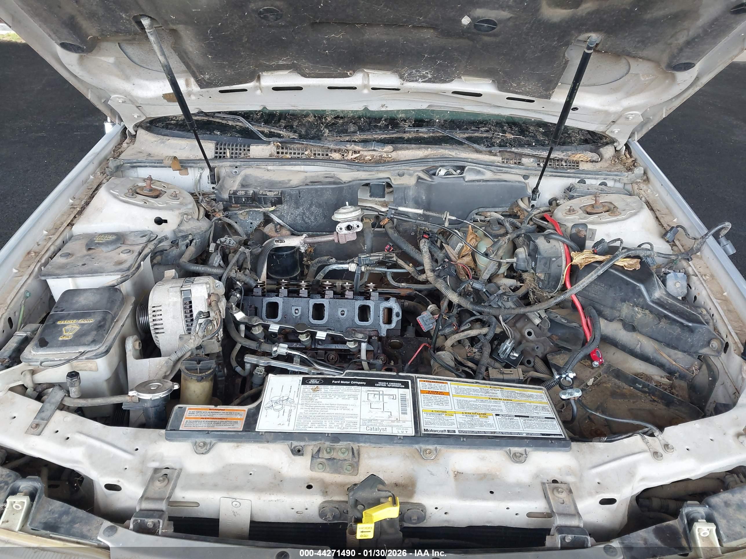 FORD TAURUS image 10