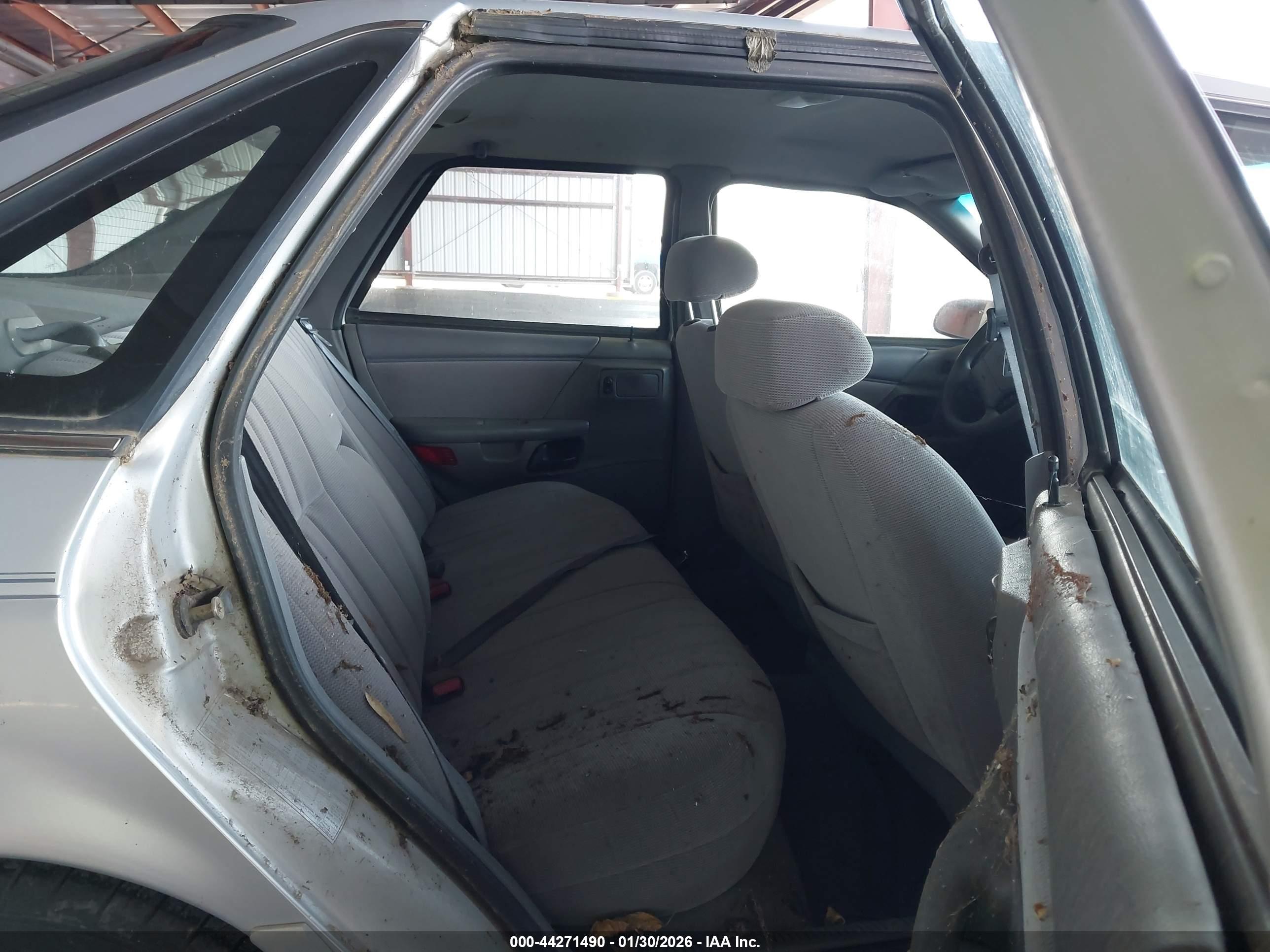 FORD TAURUS image 8