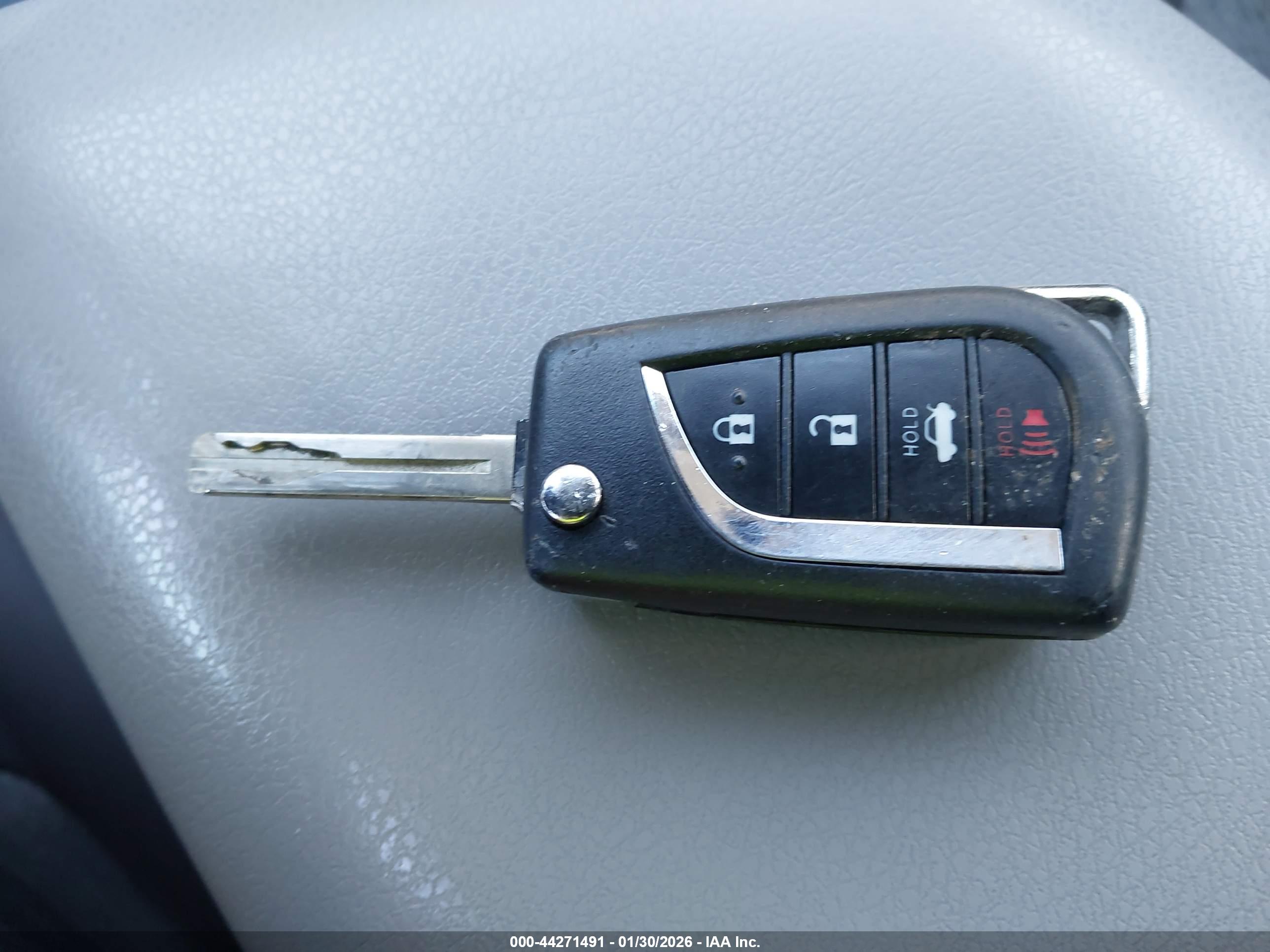 TOYOTA CAMRY image 11