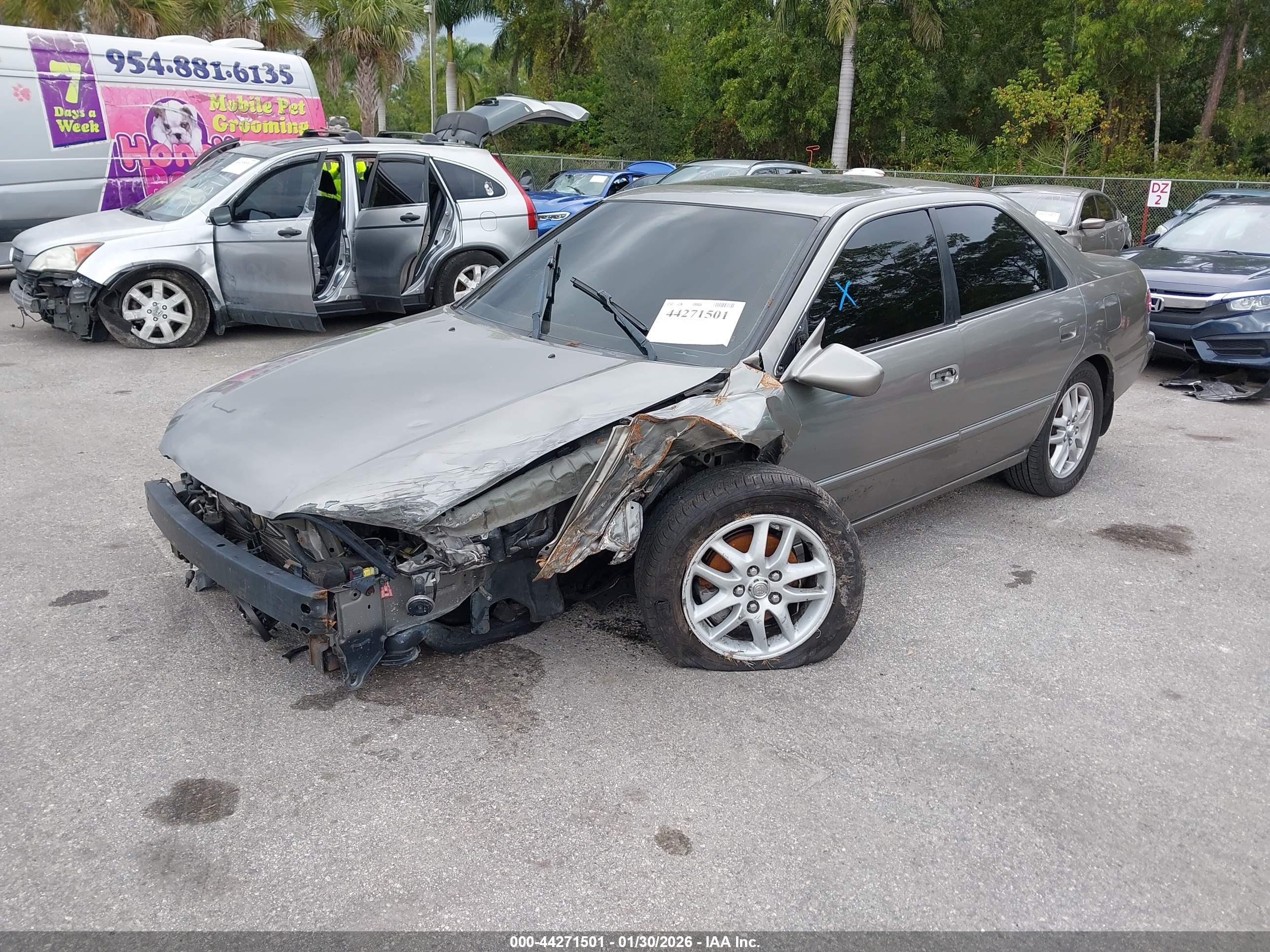 TOYOTA CAMRY image 2