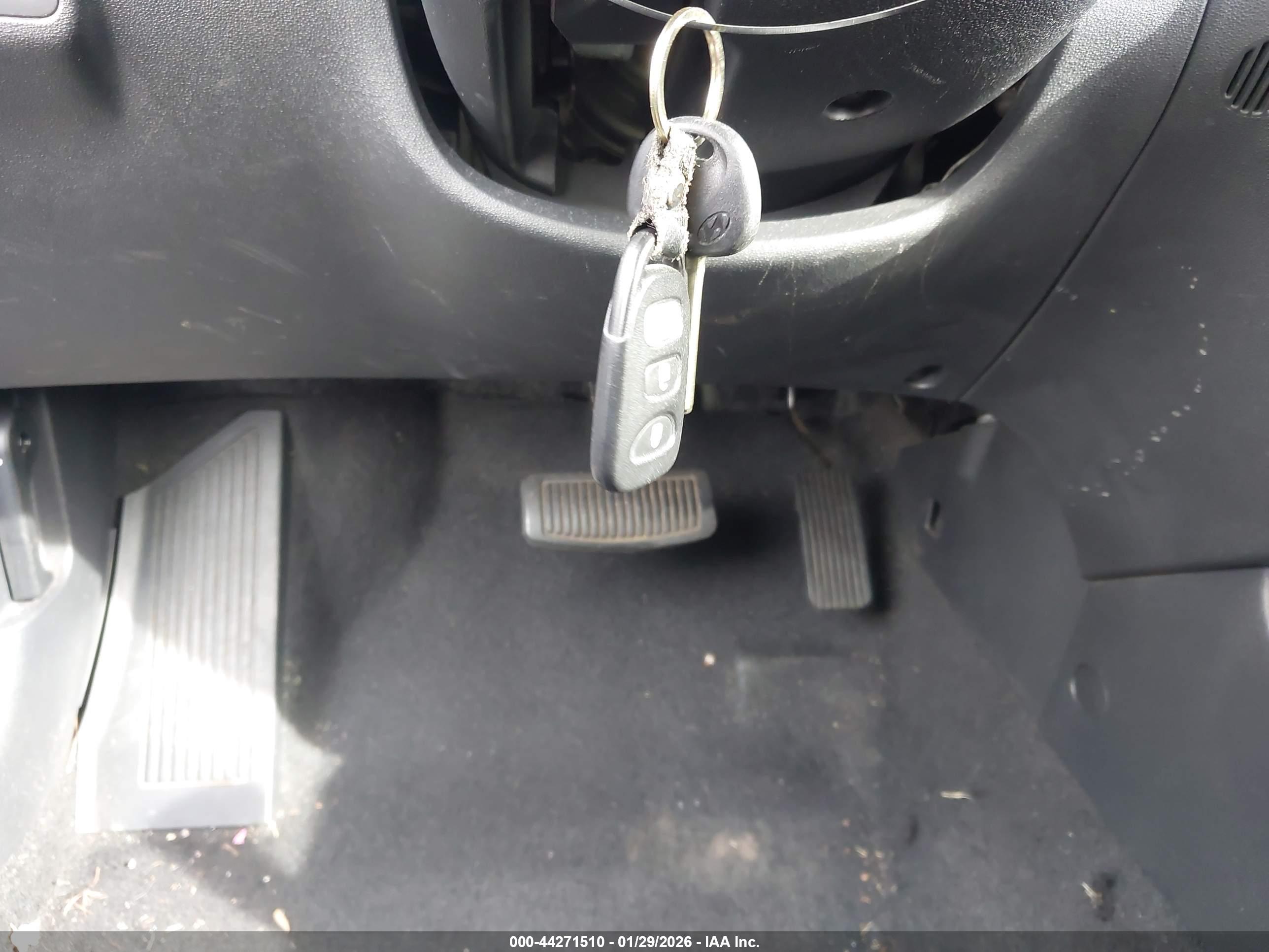 HYUNDAI ELANTRA image 11