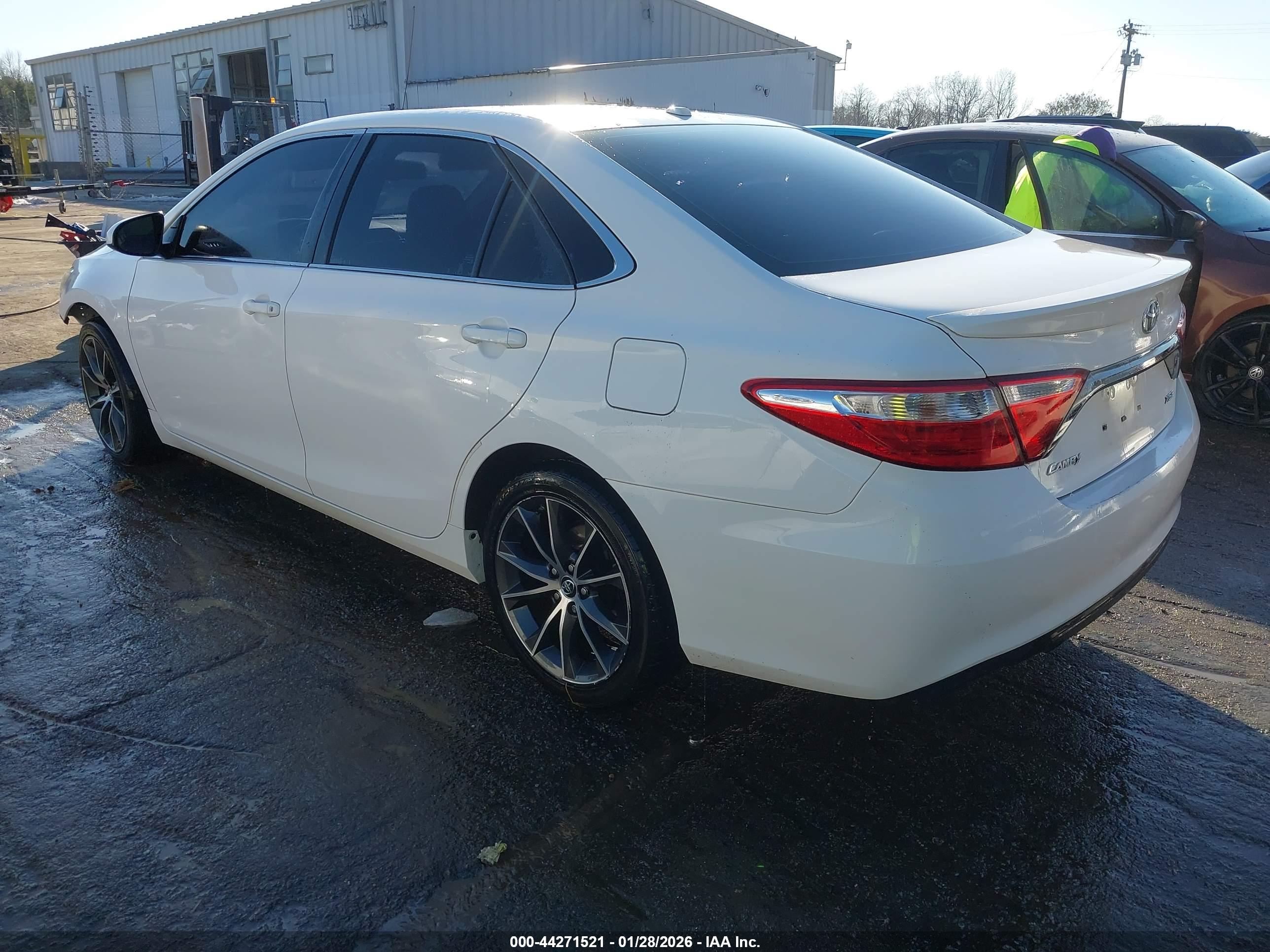 TOYOTA CAMRY image 3