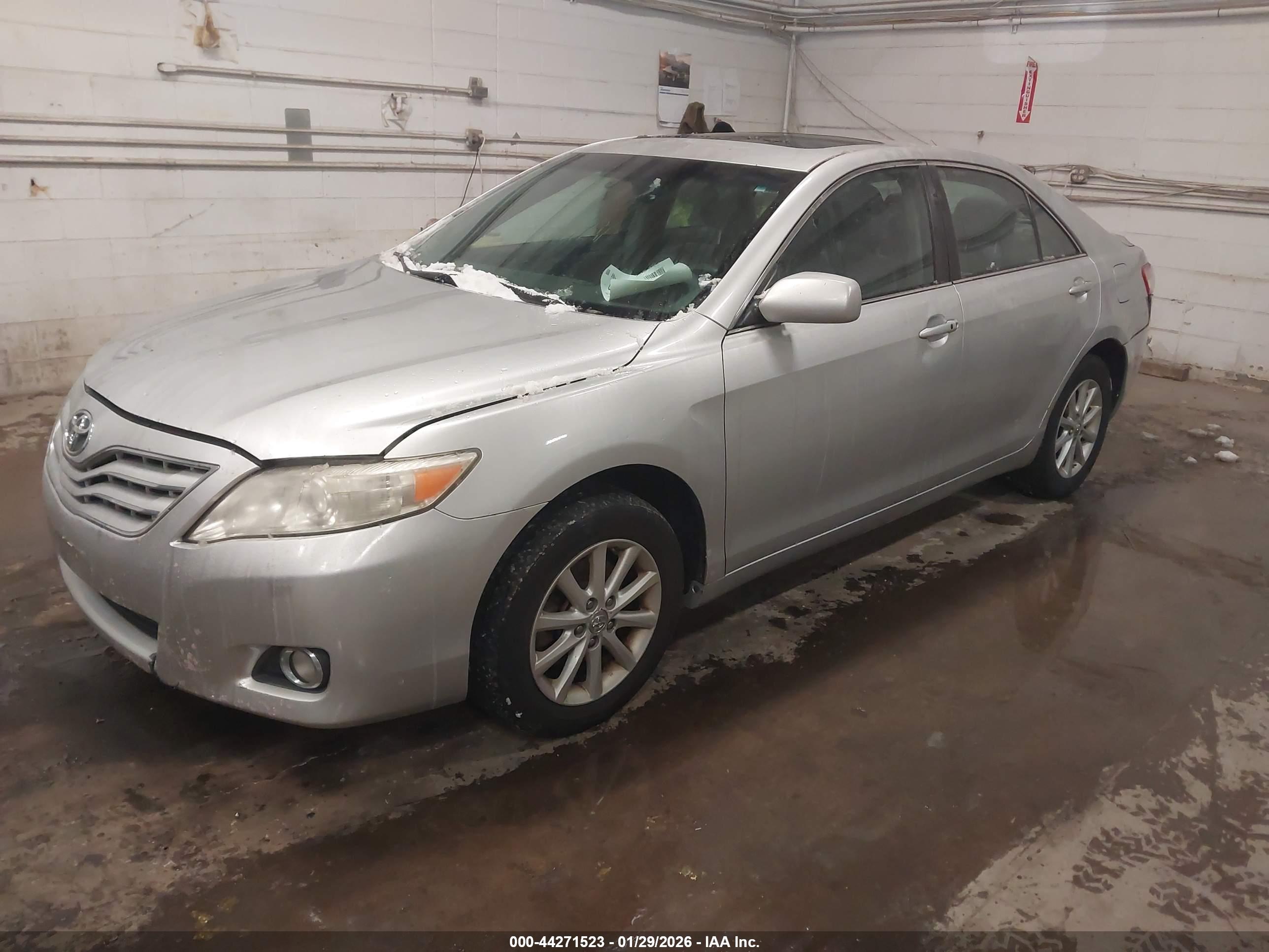 TOYOTA CAMRY image 2