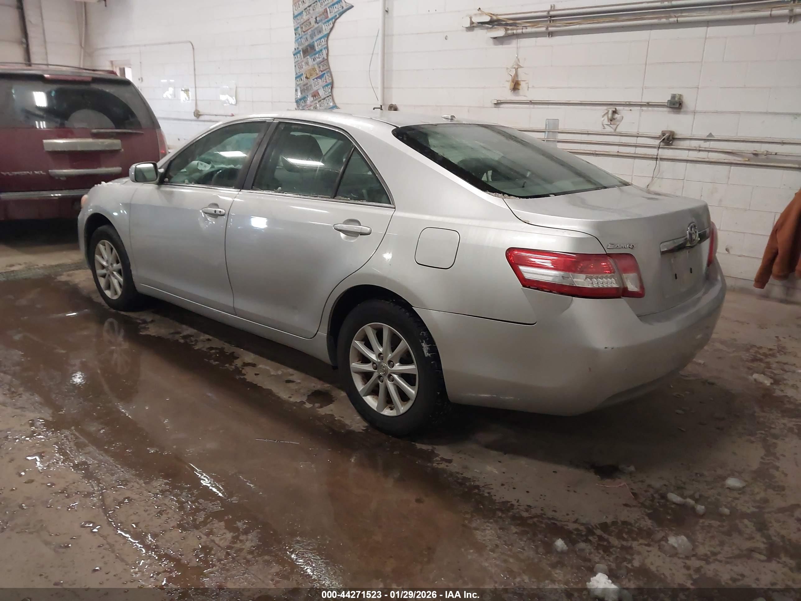 TOYOTA CAMRY image 3