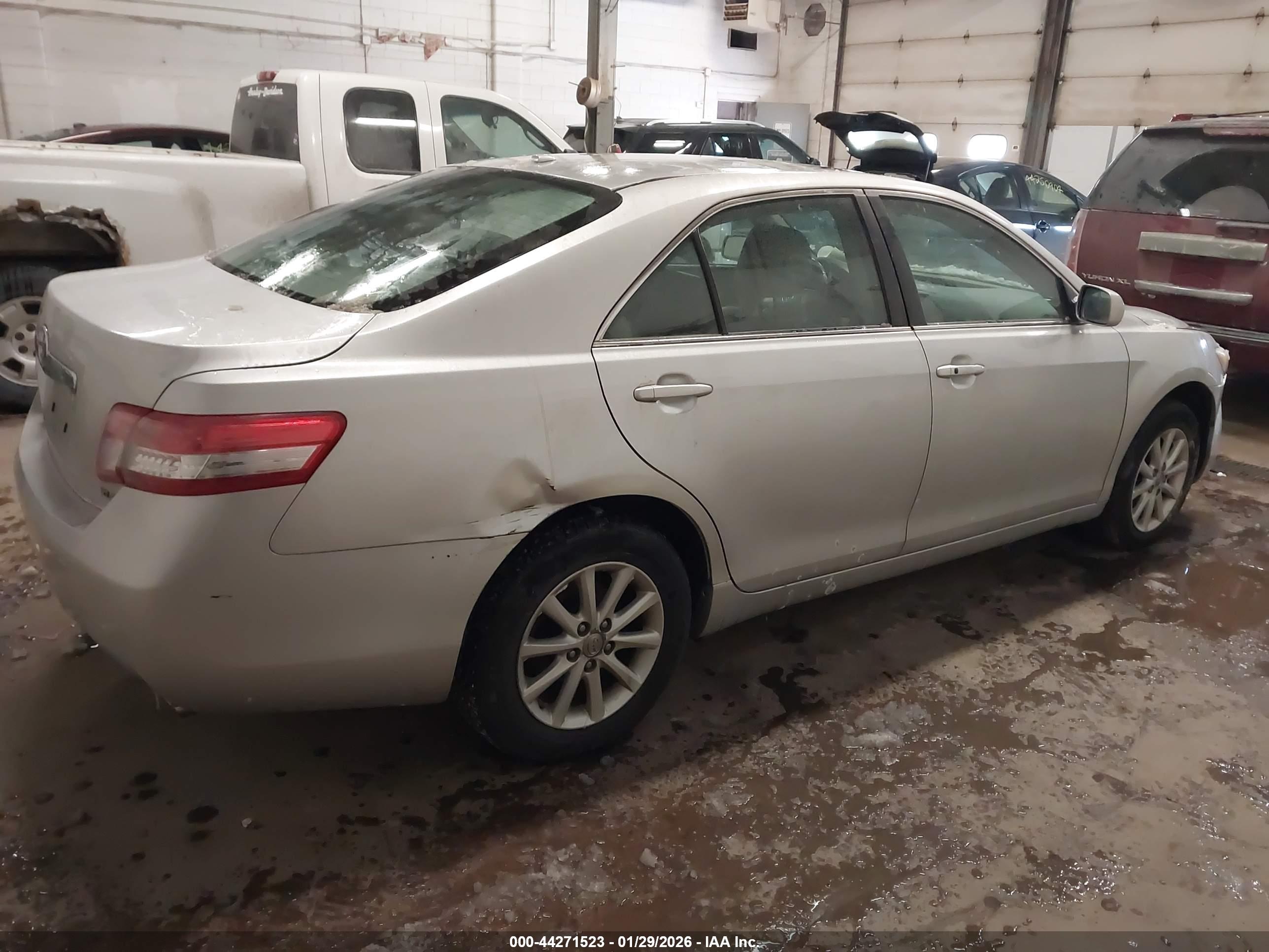 TOYOTA CAMRY image 4