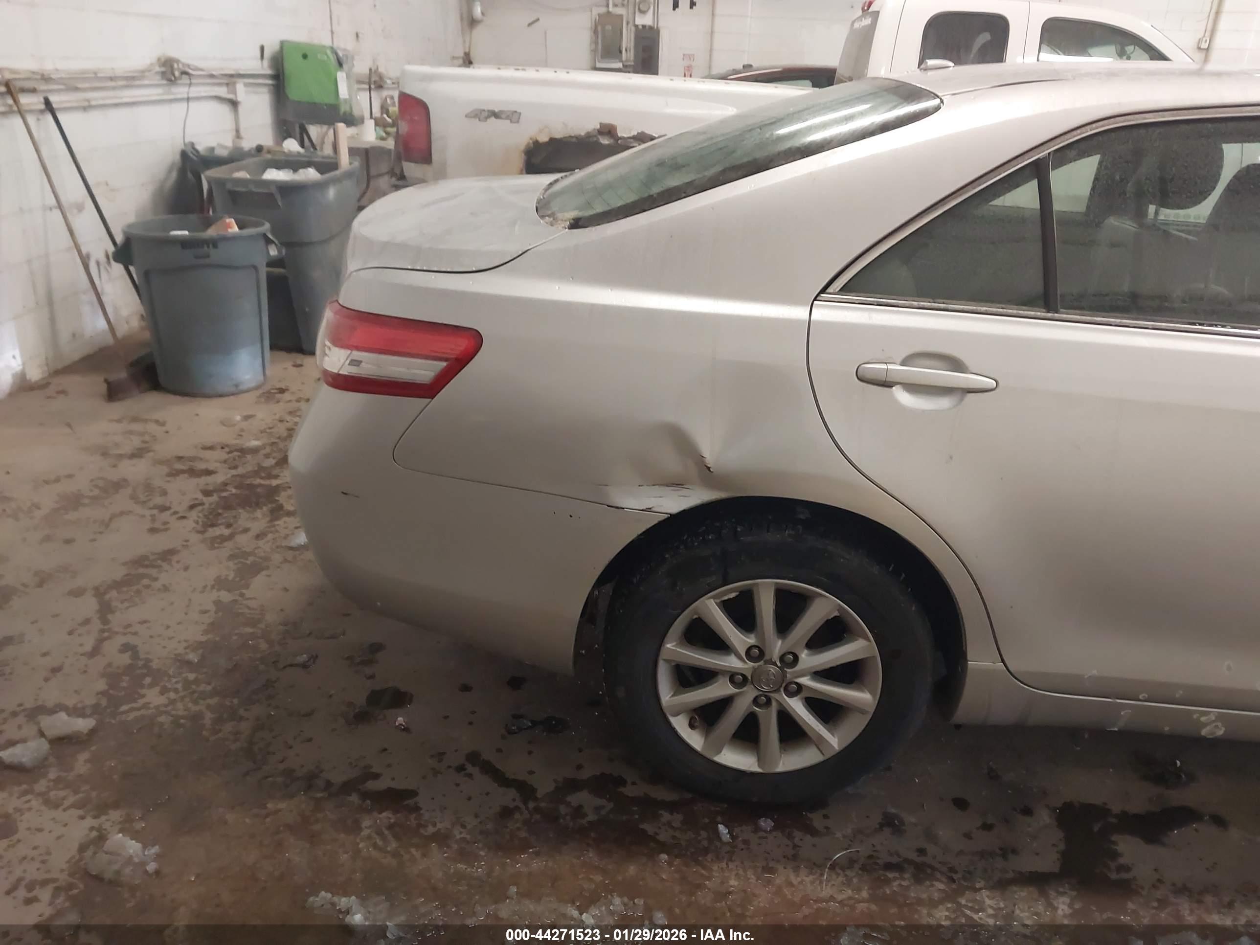 TOYOTA CAMRY image 6