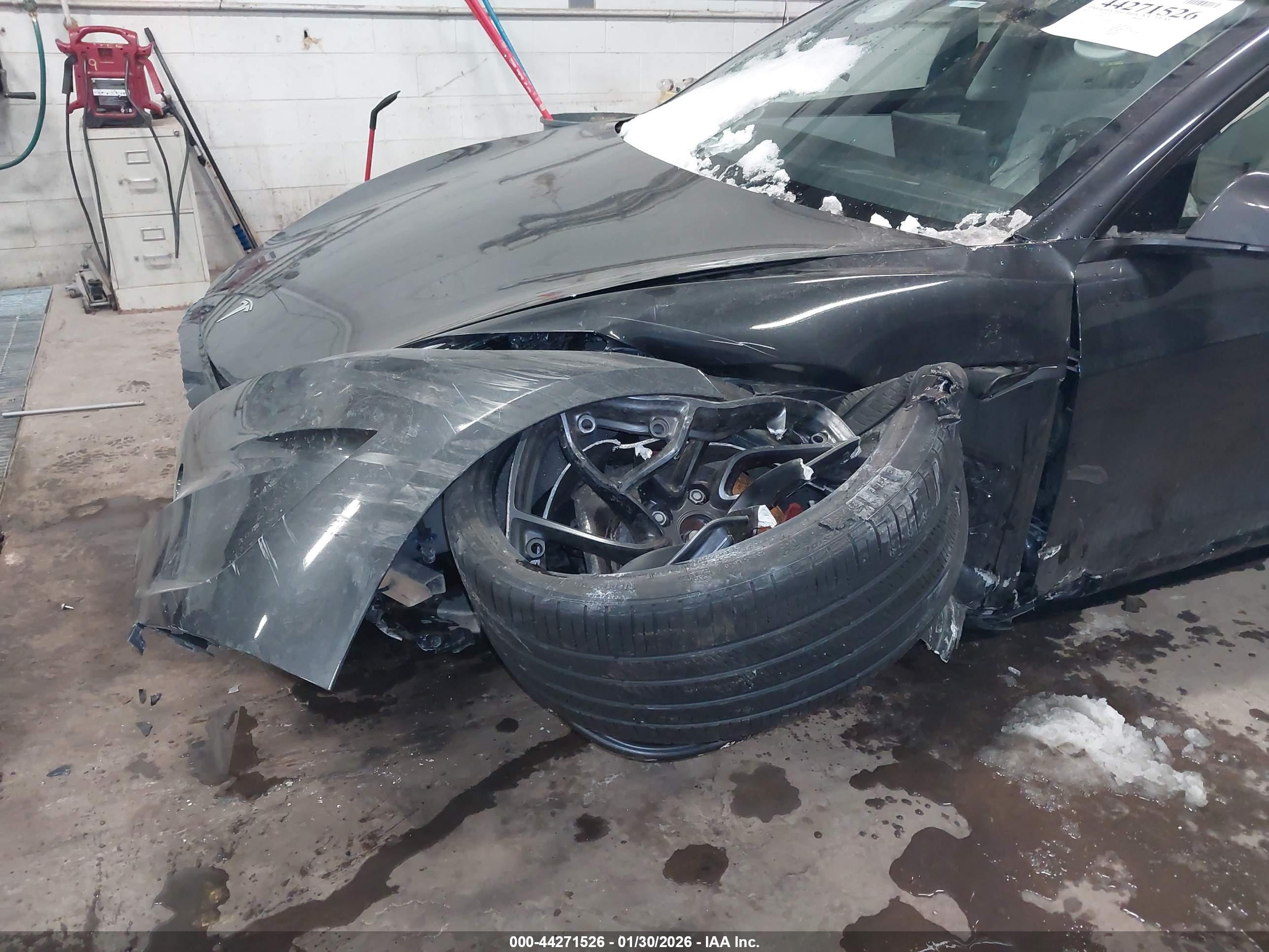 TESLA MODEL image 6