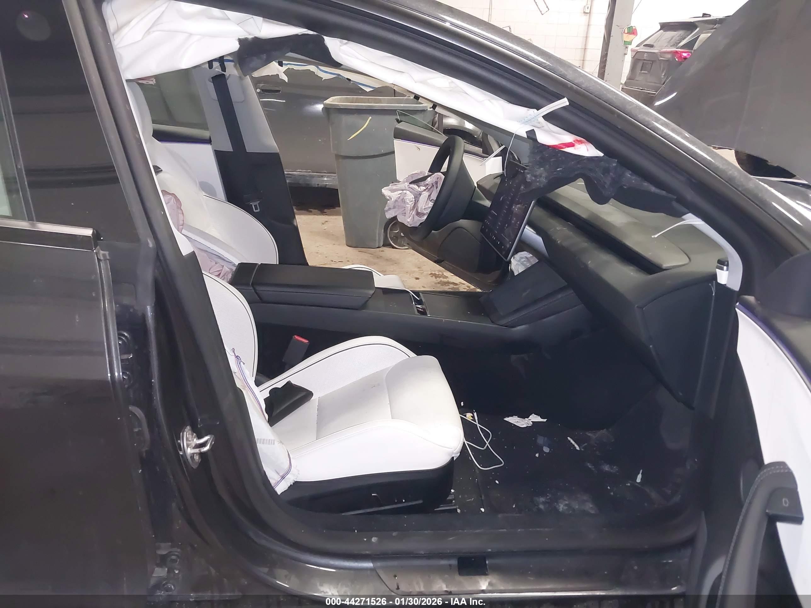 TESLA MODEL image 8