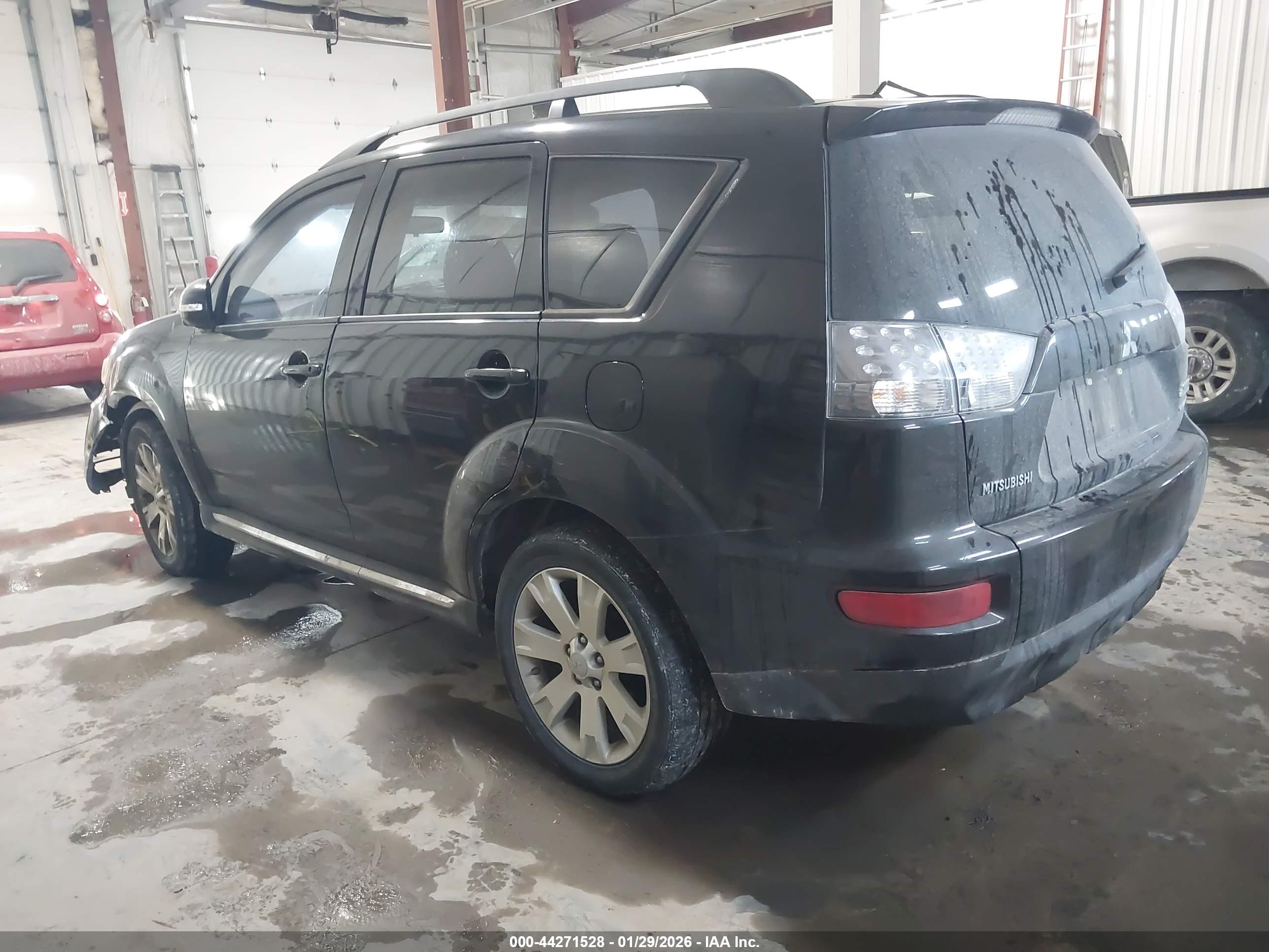 MITSUBISHI OUTLANDER image 3