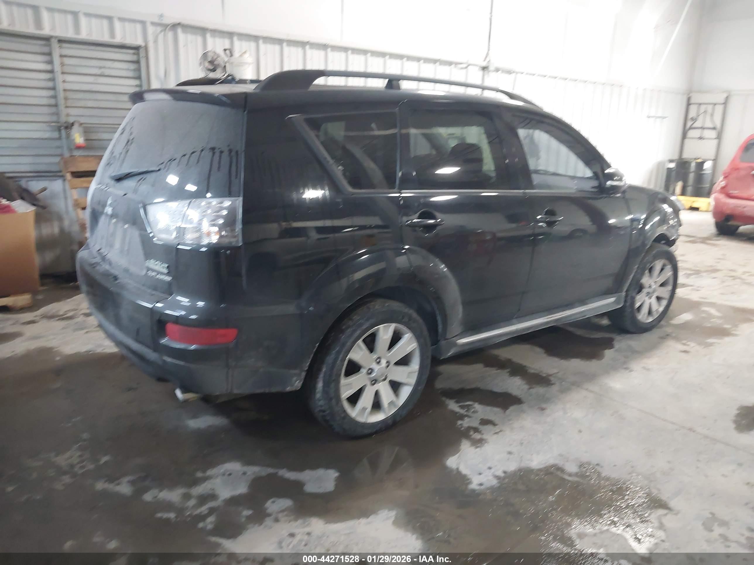 MITSUBISHI OUTLANDER image 4