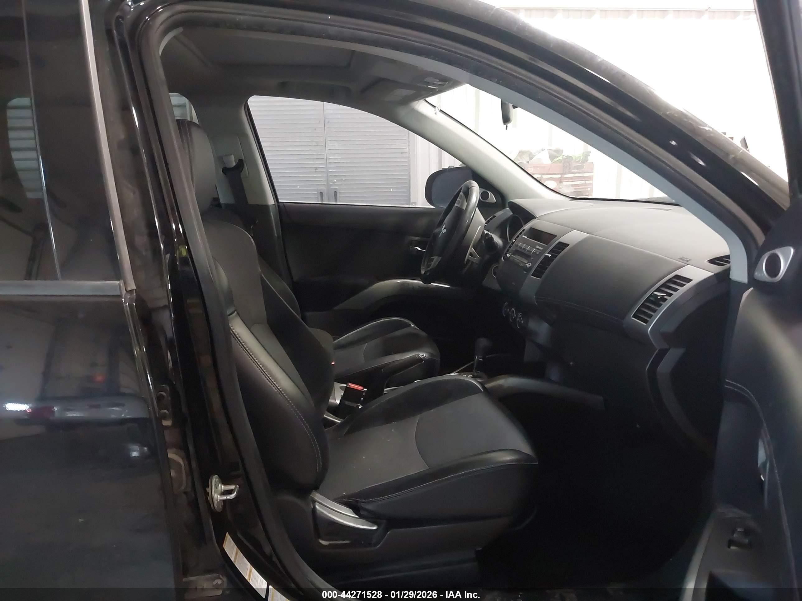 MITSUBISHI OUTLANDER image 5