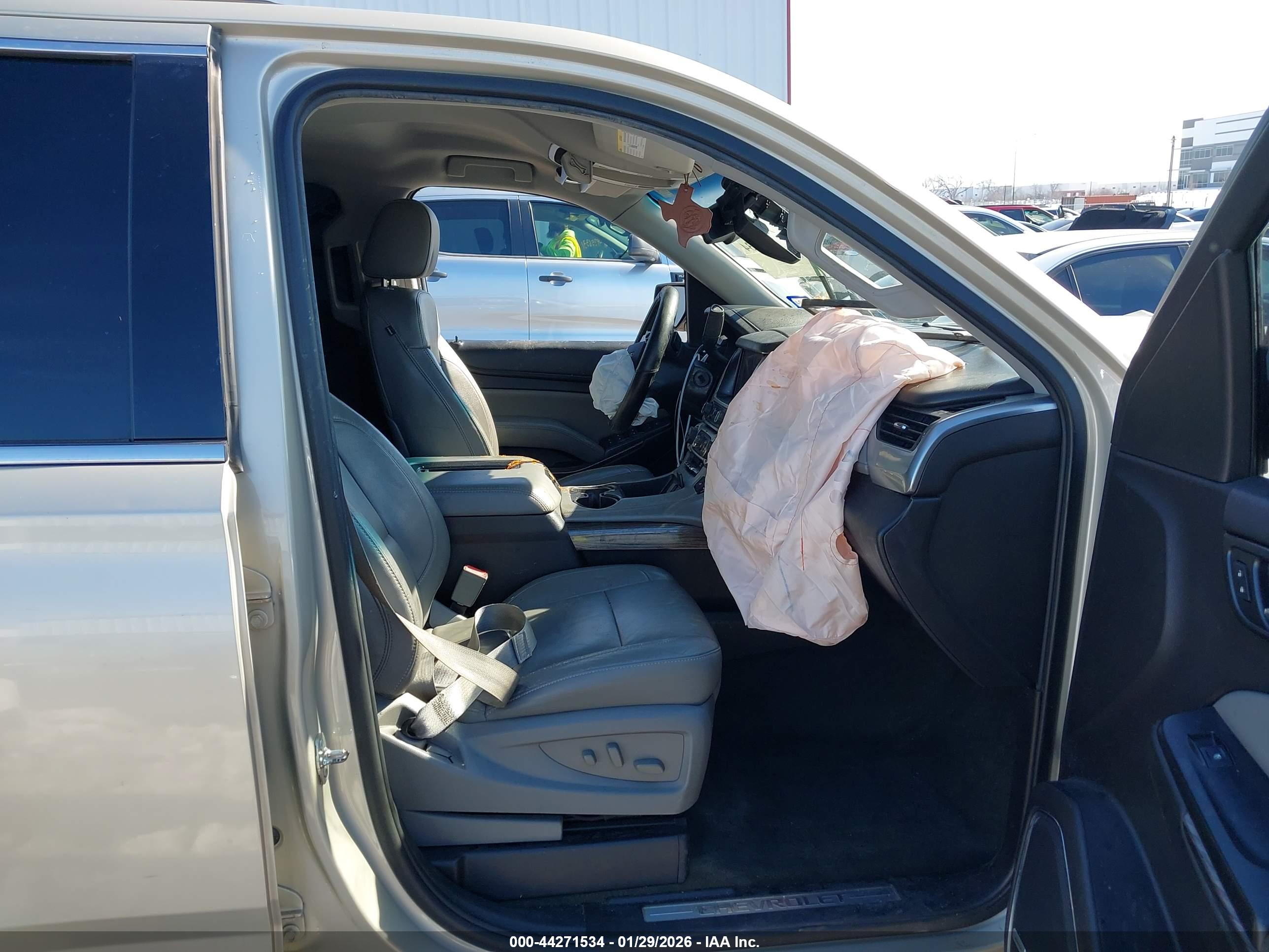 CHEVROLET TAHOE image 5