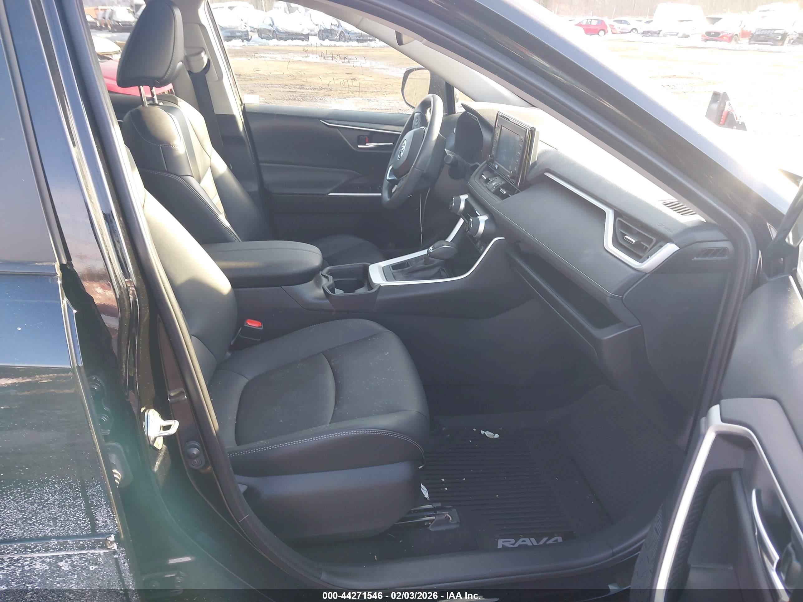 TOYOTA RAV4 image 5