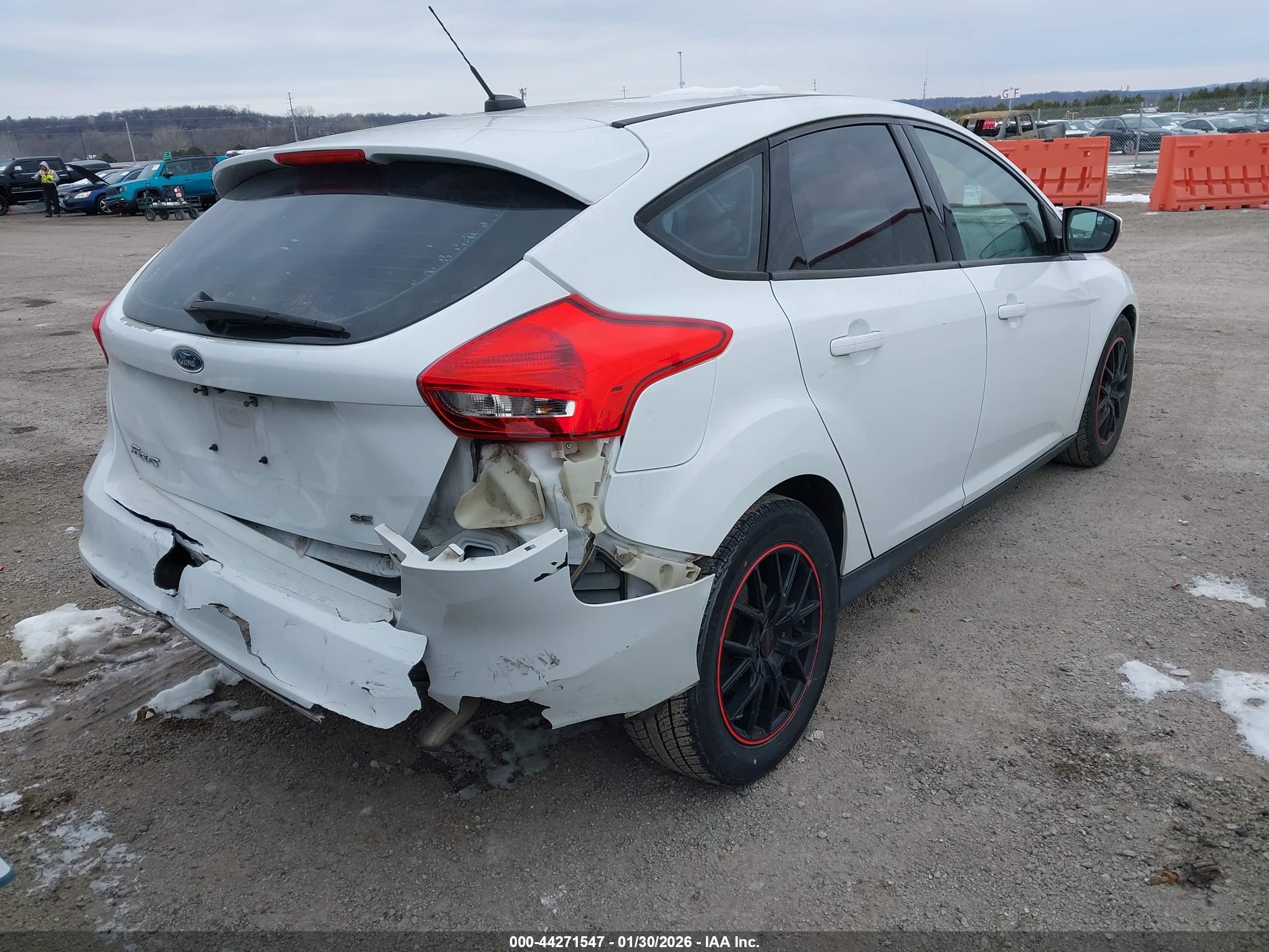 FORD FOCUS image 4