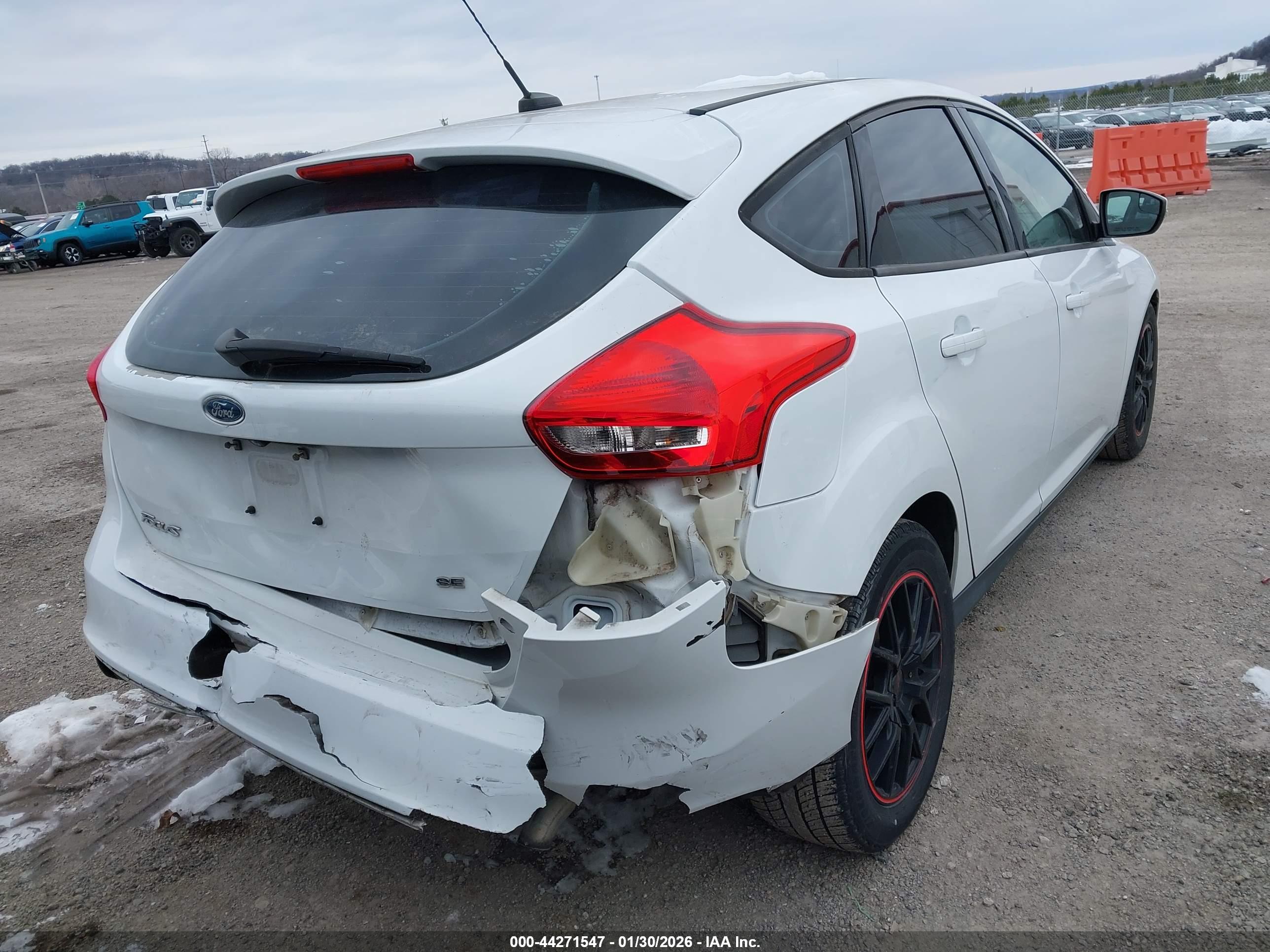 FORD FOCUS image 6