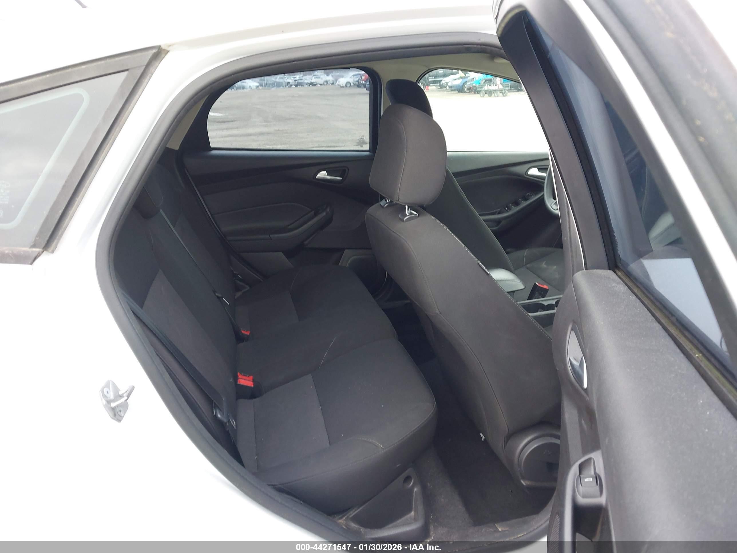 FORD FOCUS image 8
