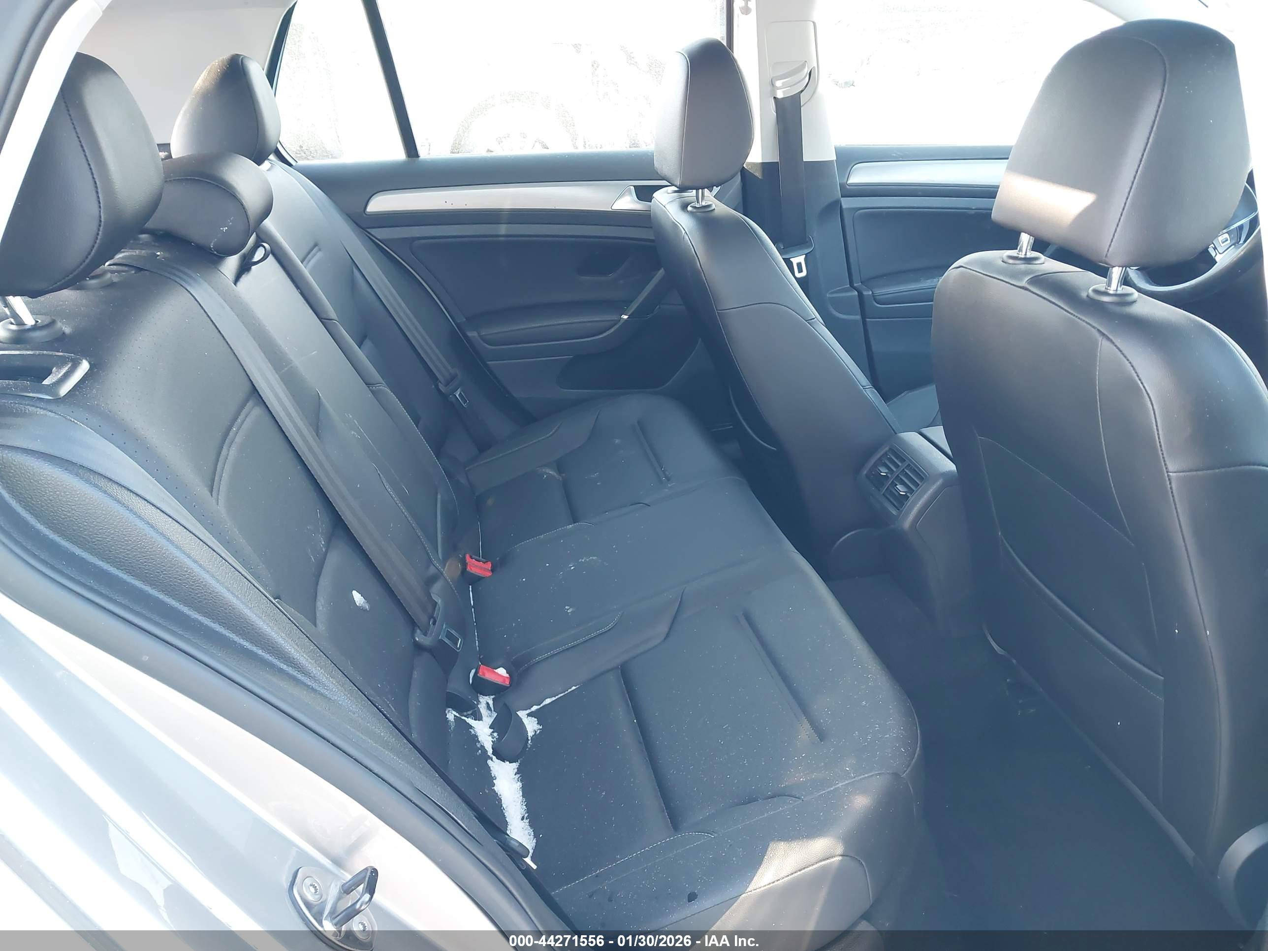 VOLKSWAGEN GOLF image 8