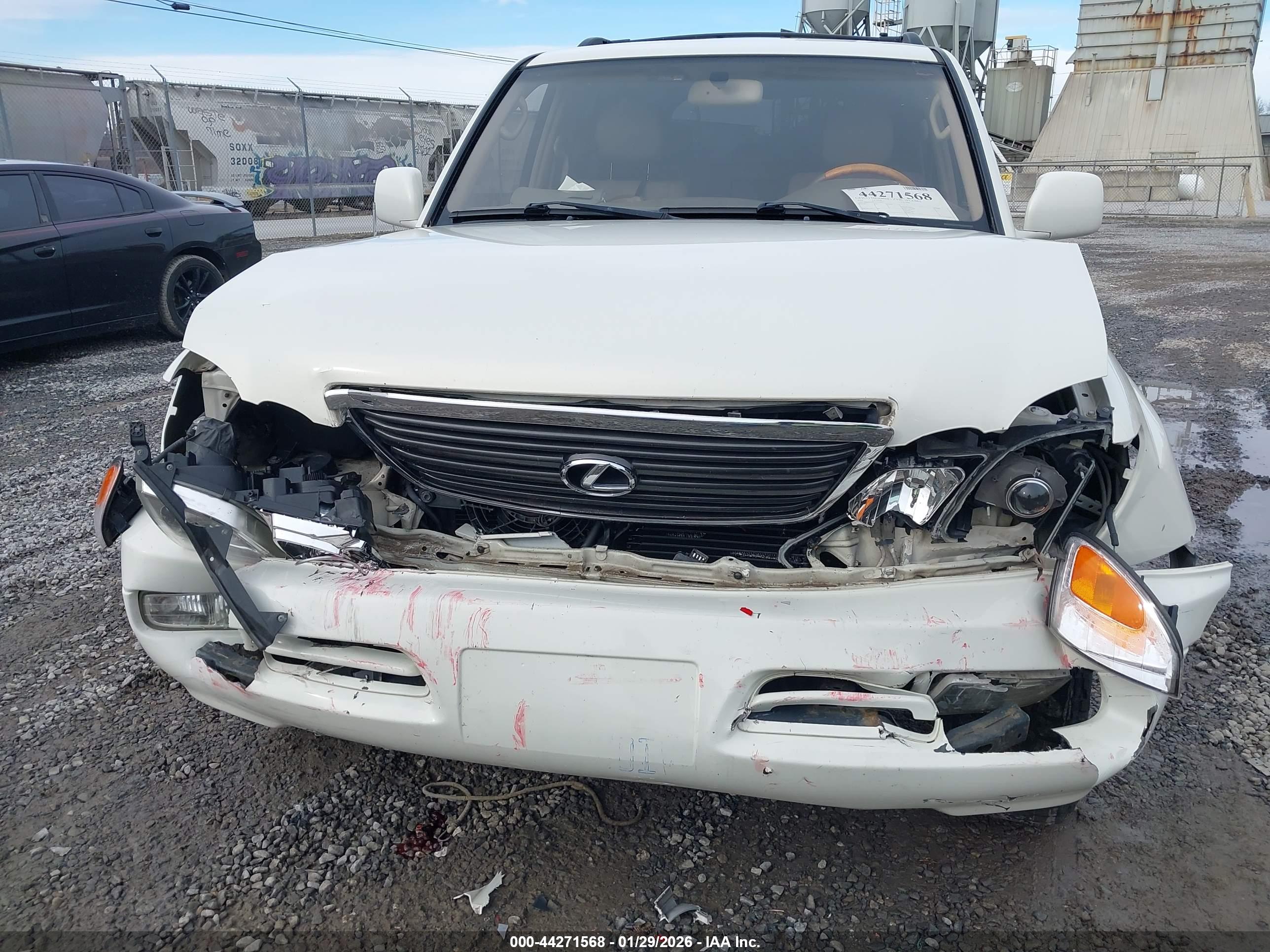 LEXUS LX image 6