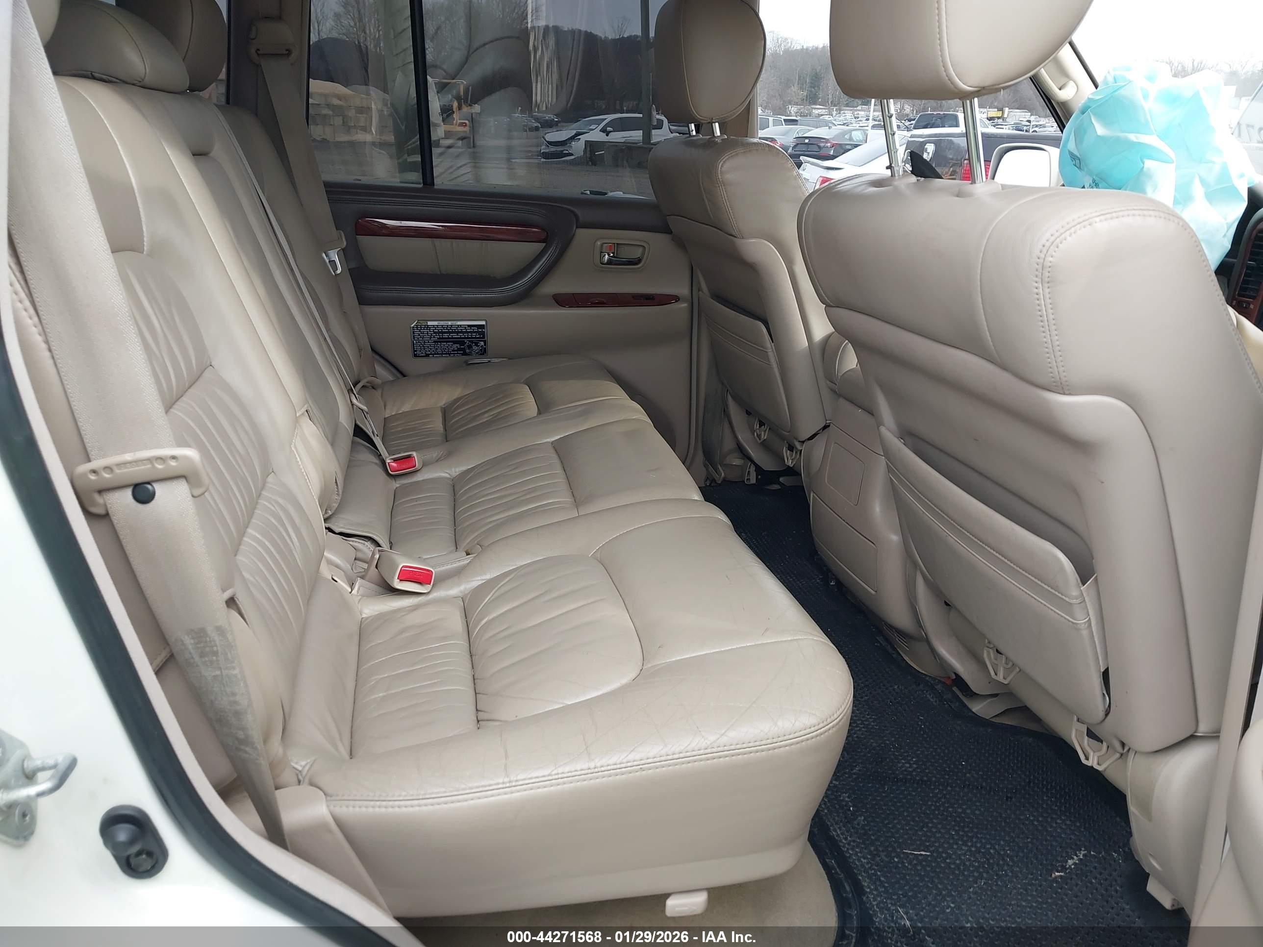 LEXUS LX image 8
