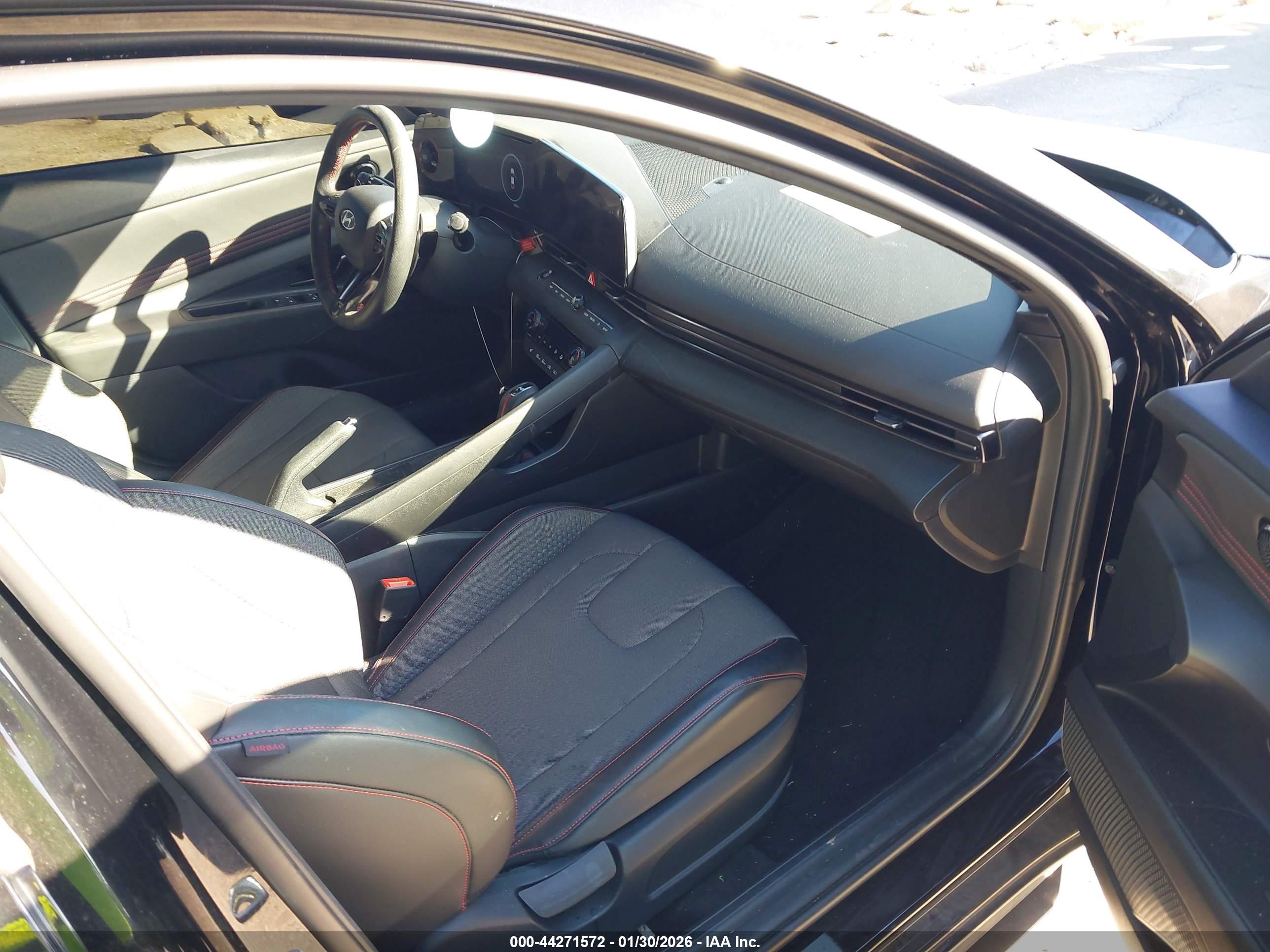 HYUNDAI ELANTRA image 5