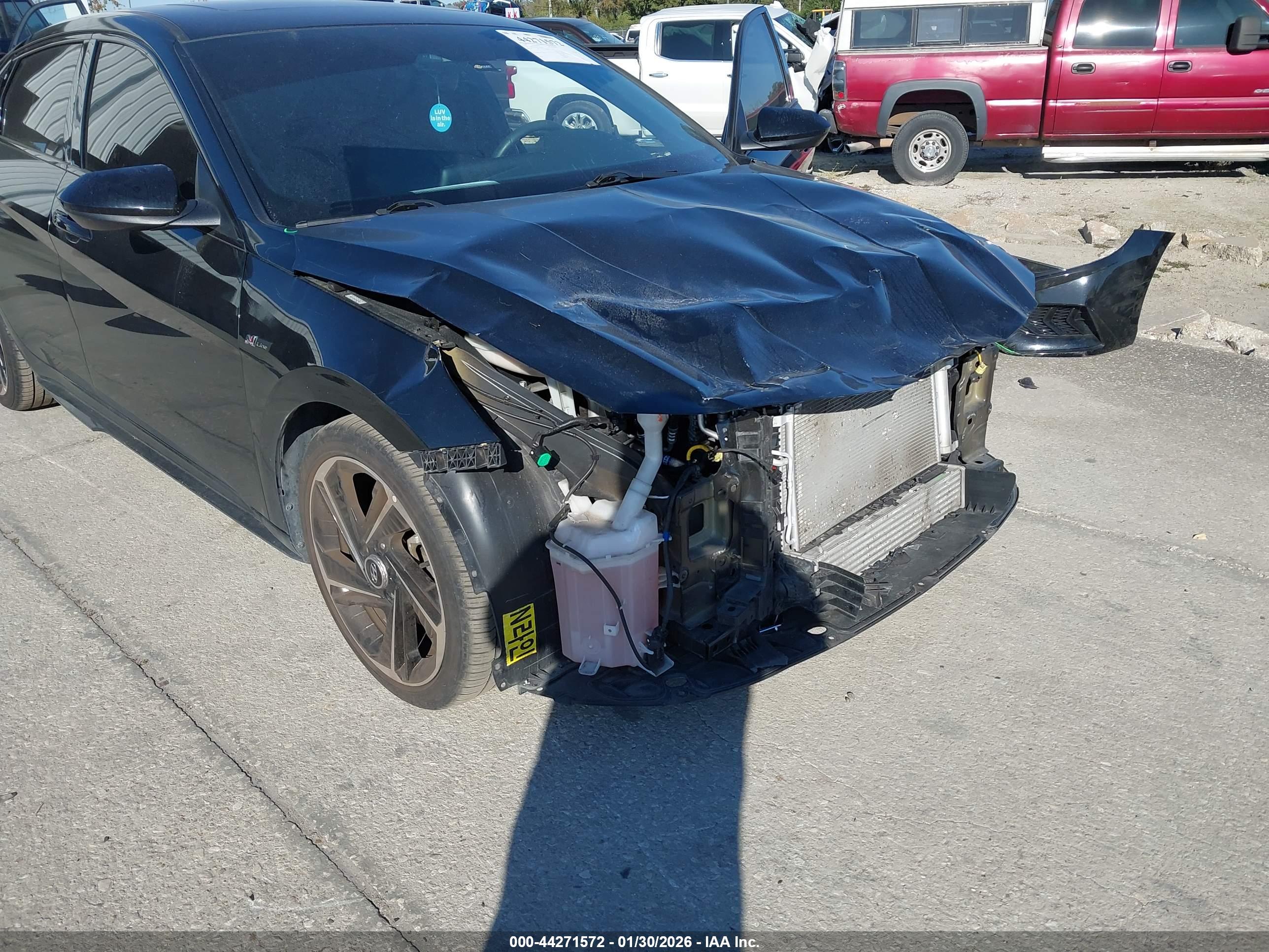 HYUNDAI ELANTRA image 6